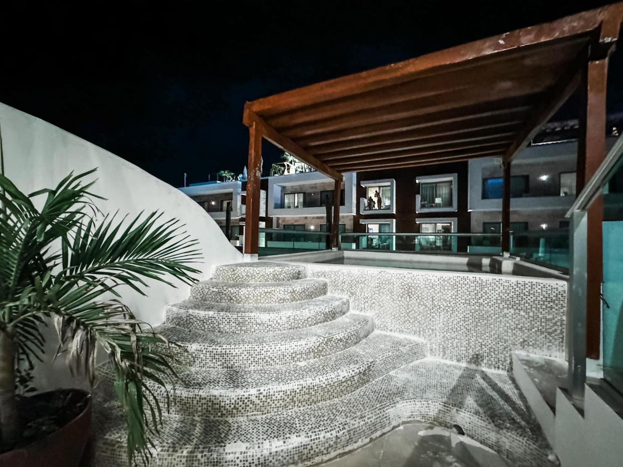 MAGIC, 3 Bedroom PH & Private Pool view 3