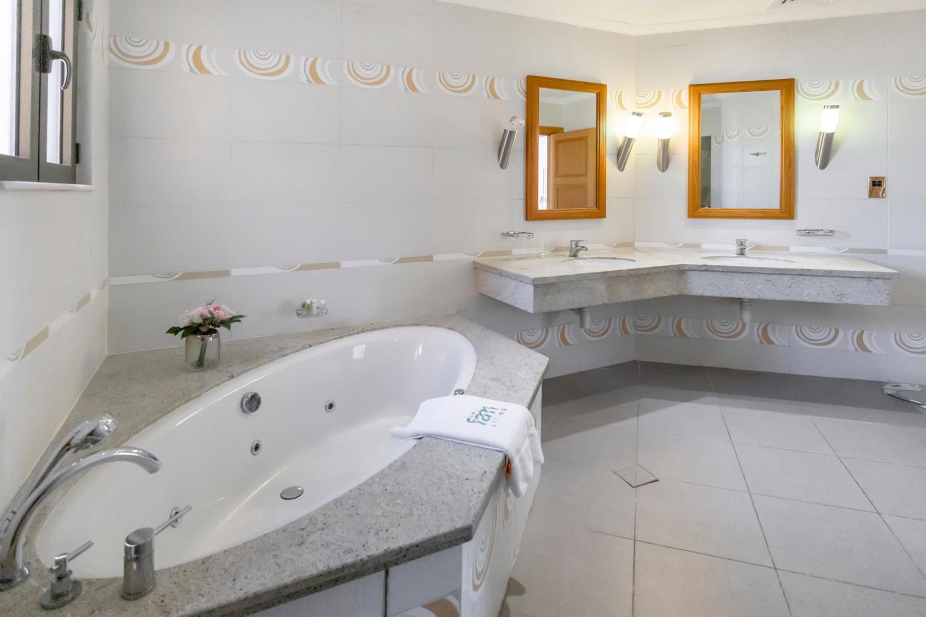 FAM Living - Palm Jumeirah - Beach Villas with Private Pool