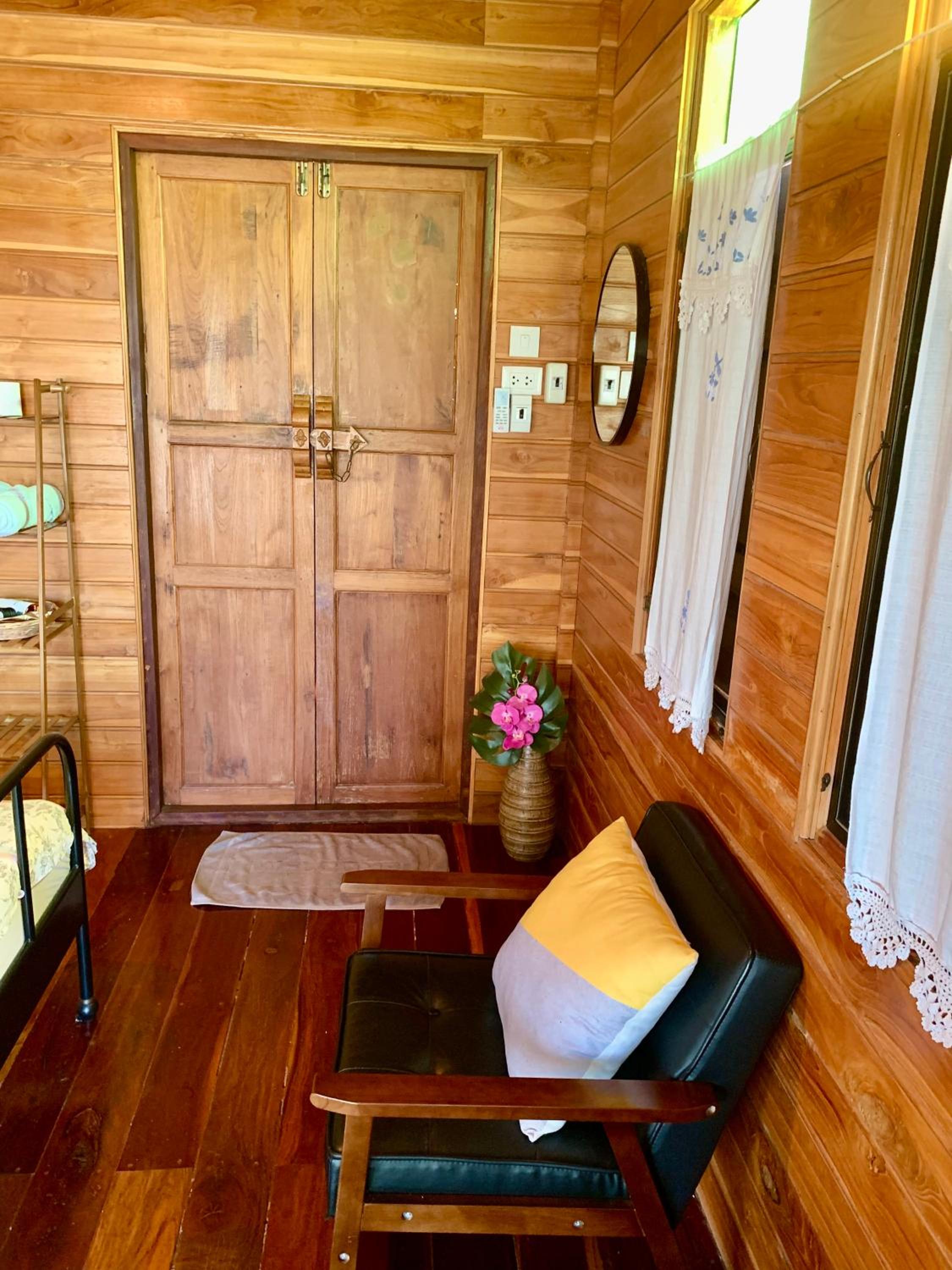 Rang Robin Farmstay for 4 with pool