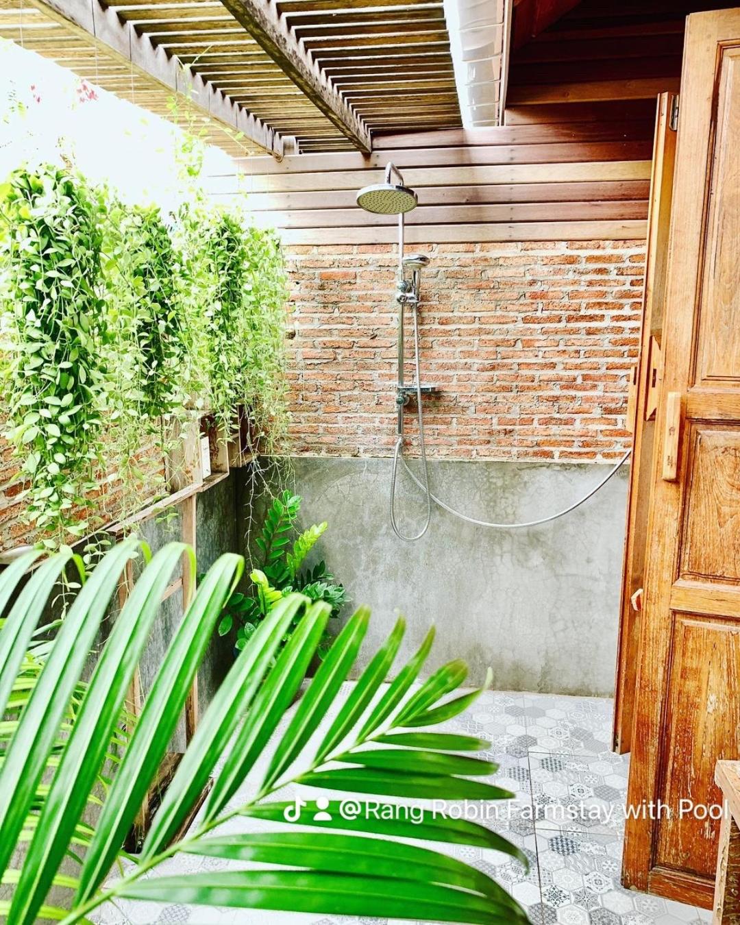 Rang Robin Farmstay for 4 with pool