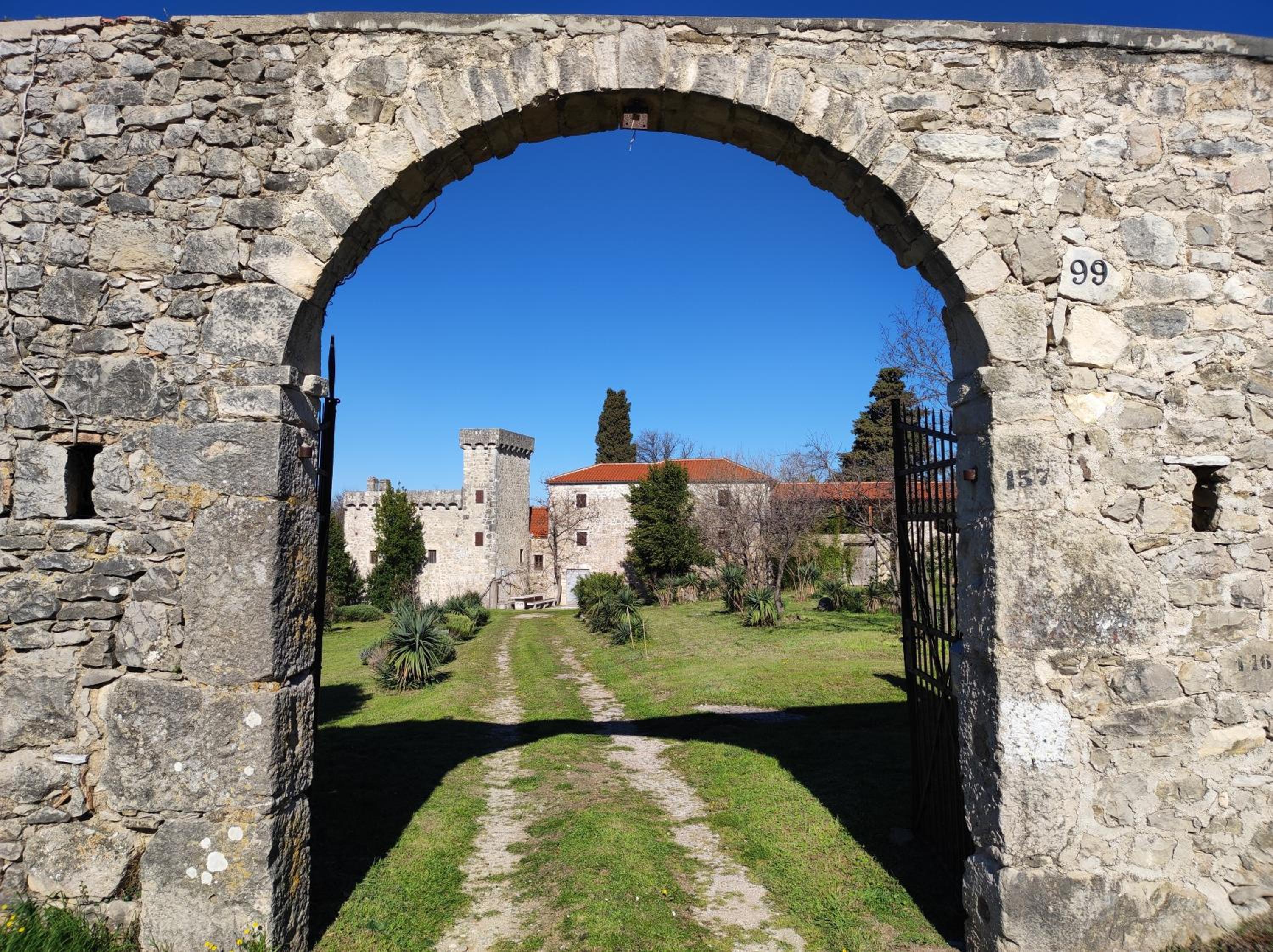 Jankovich Castle view 2