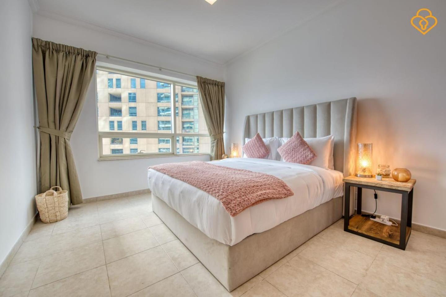 Keysplease Marina View 2 B/R Upgraded Apt near metro, Sahab Tower Dubai Marina