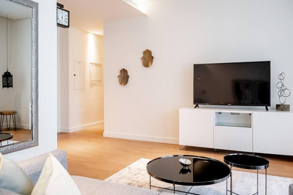 HiGuests - Magnificent Apt with Panoramic Views All Around