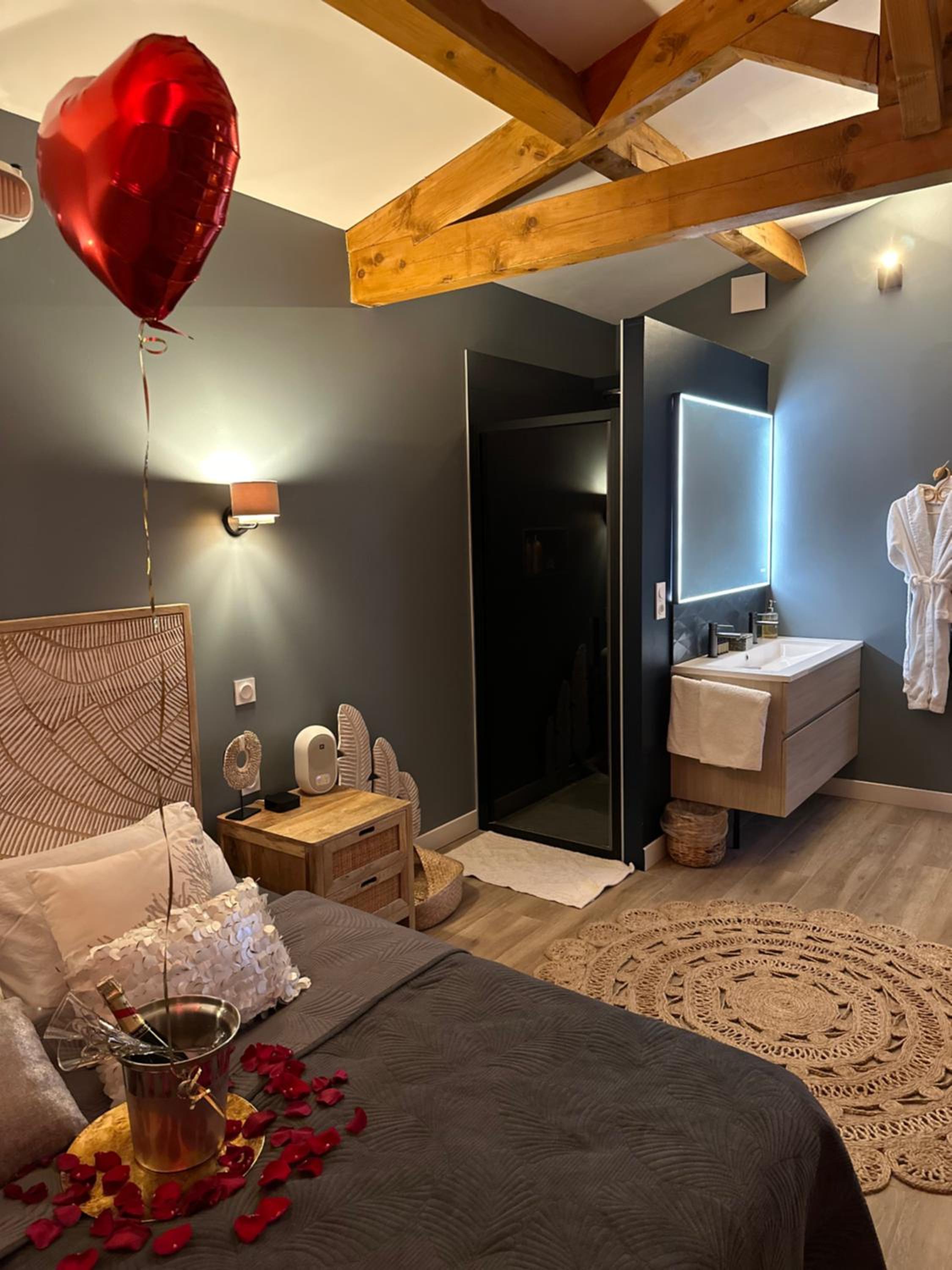 Montpellier Vacations - Mas Hinaiti - Suite romantique avec Spa et ecran geant de cinema - Property Image 2