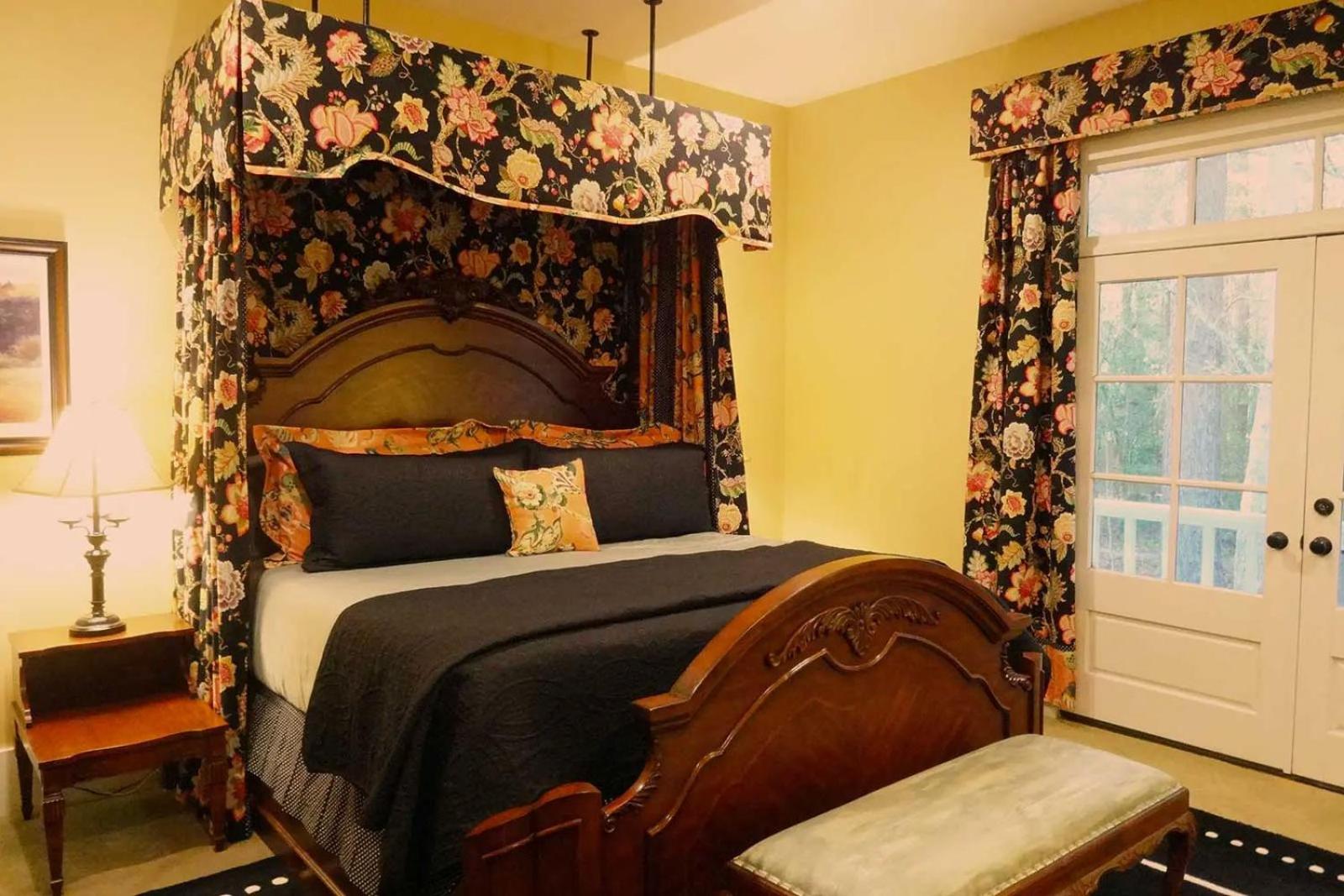 Jasper Vacations - The Bird  Butterfly Inn - Property Image 20