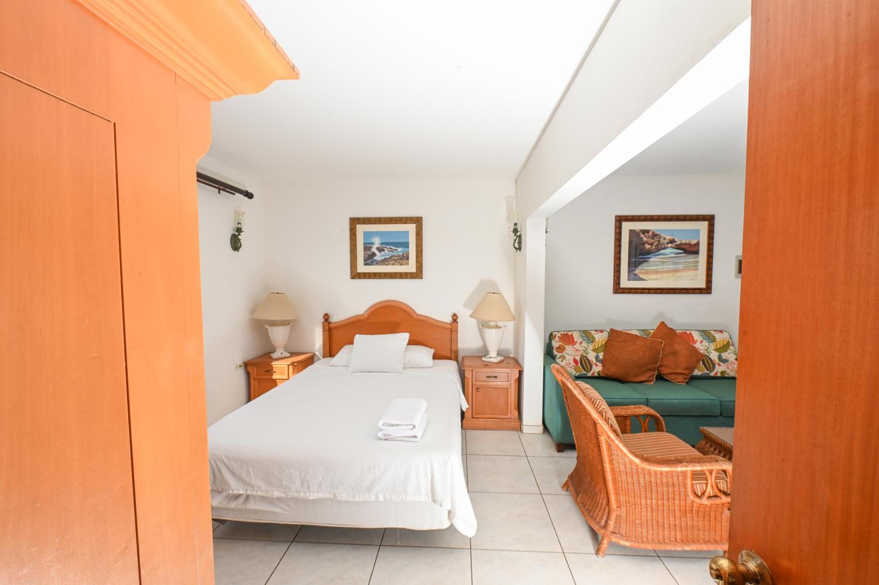 E Solo Aruba Apartments view 3