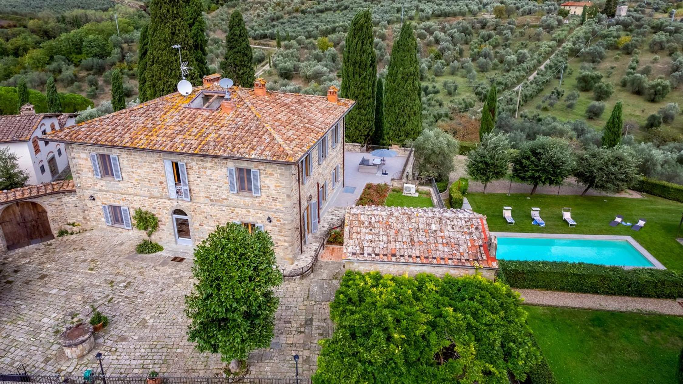 VILLA DE CERCHI 12, Emma Villas