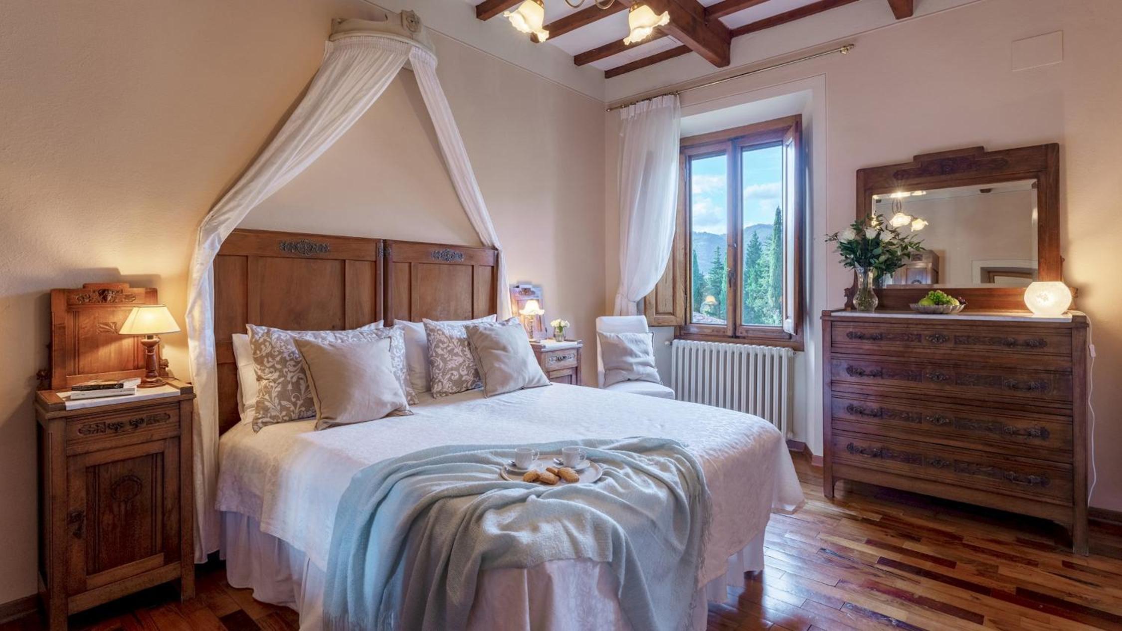 VILLA DE CERCHI 12, Emma Villas