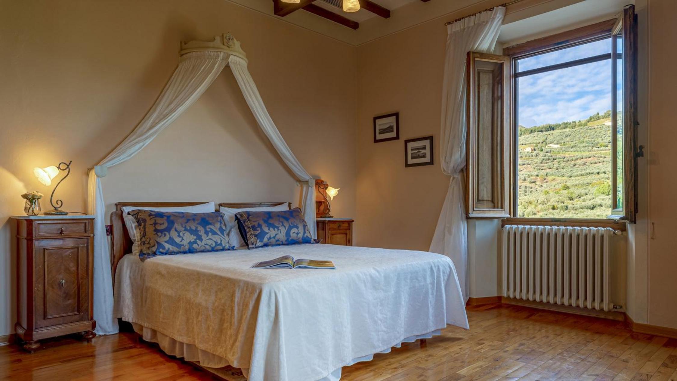 VILLA DE CERCHI 12, Emma Villas