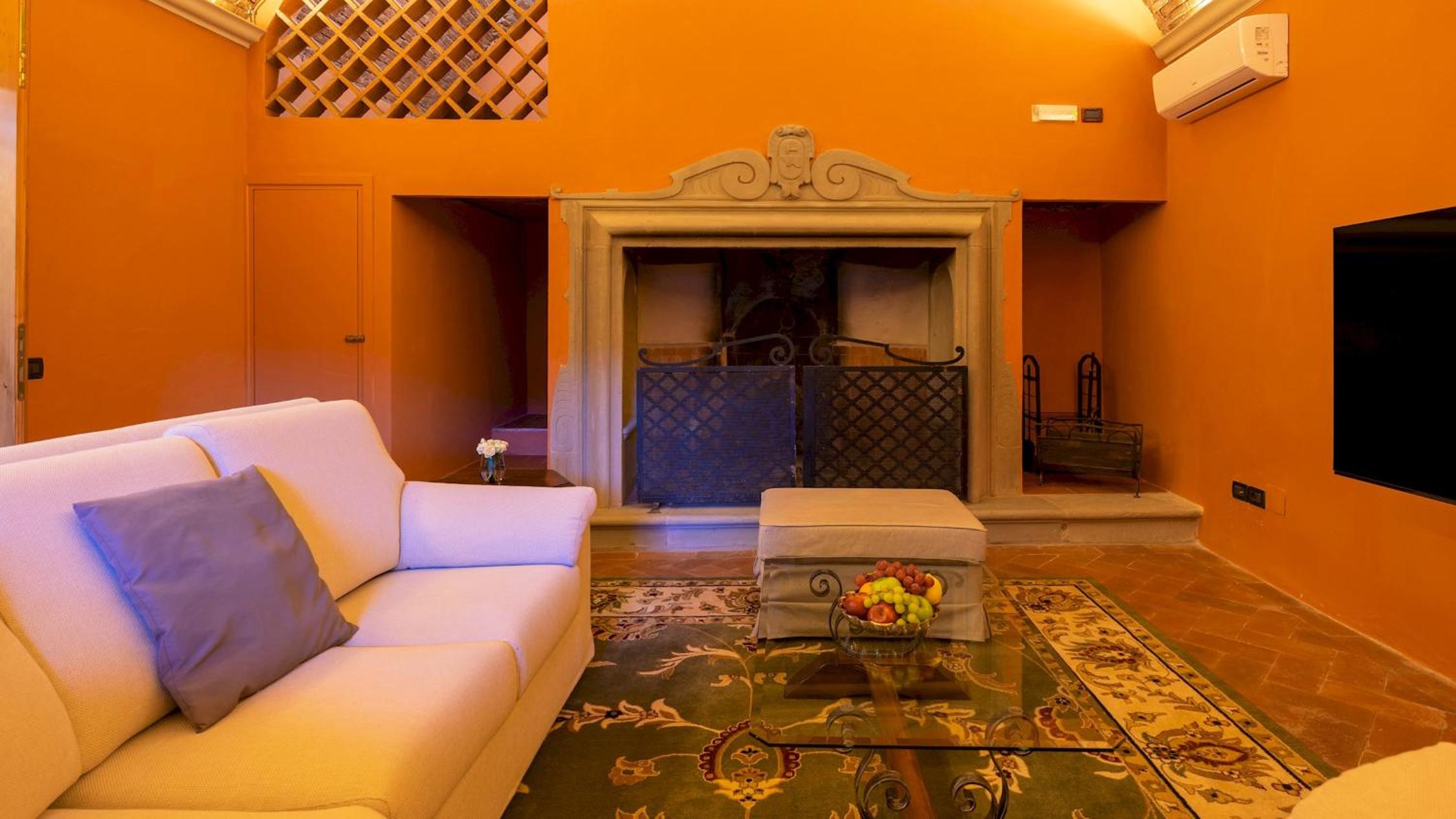 VILLA DE CERCHI 12, Emma Villas