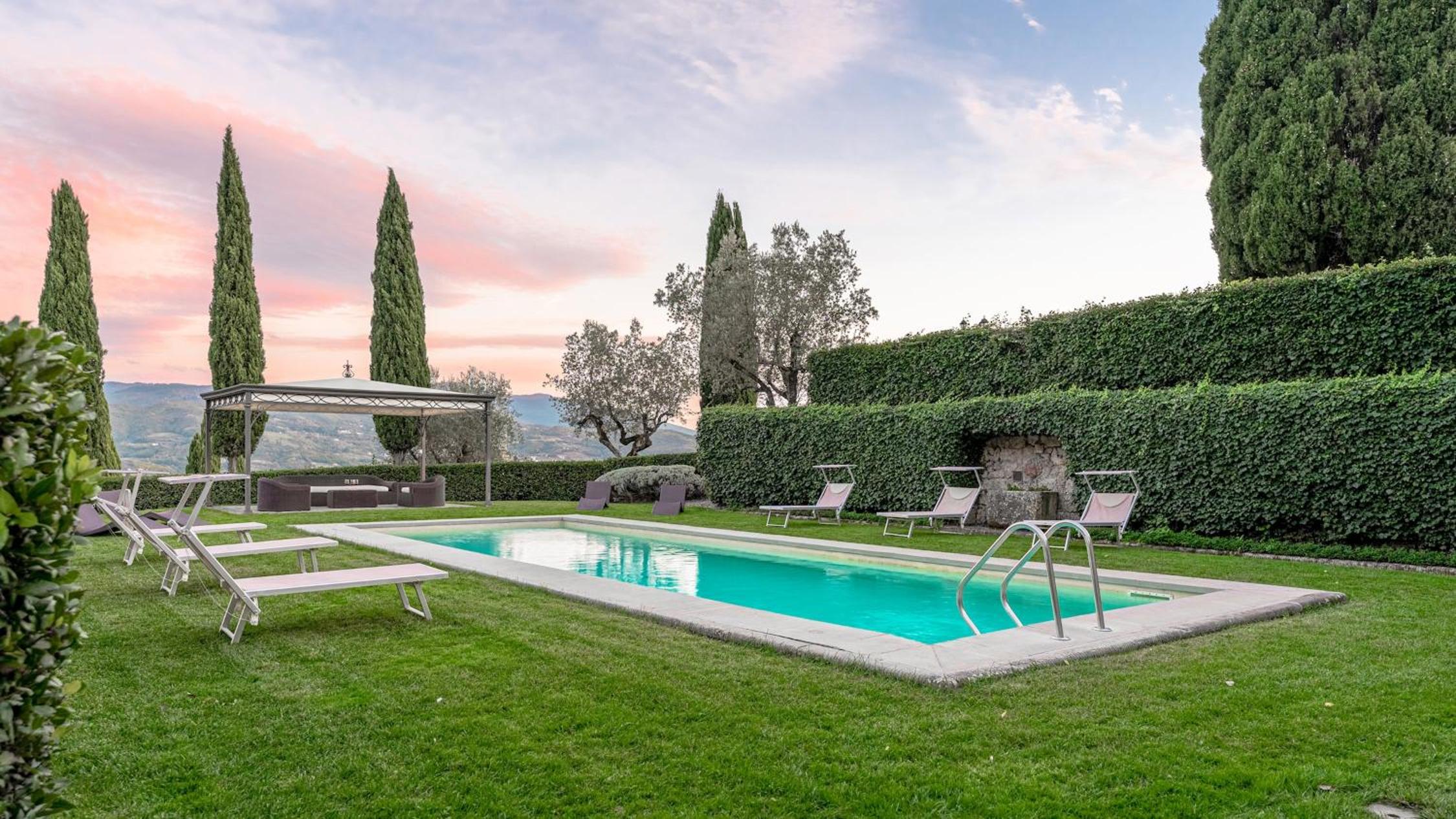 VILLA DE CERCHI 12, Emma Villas