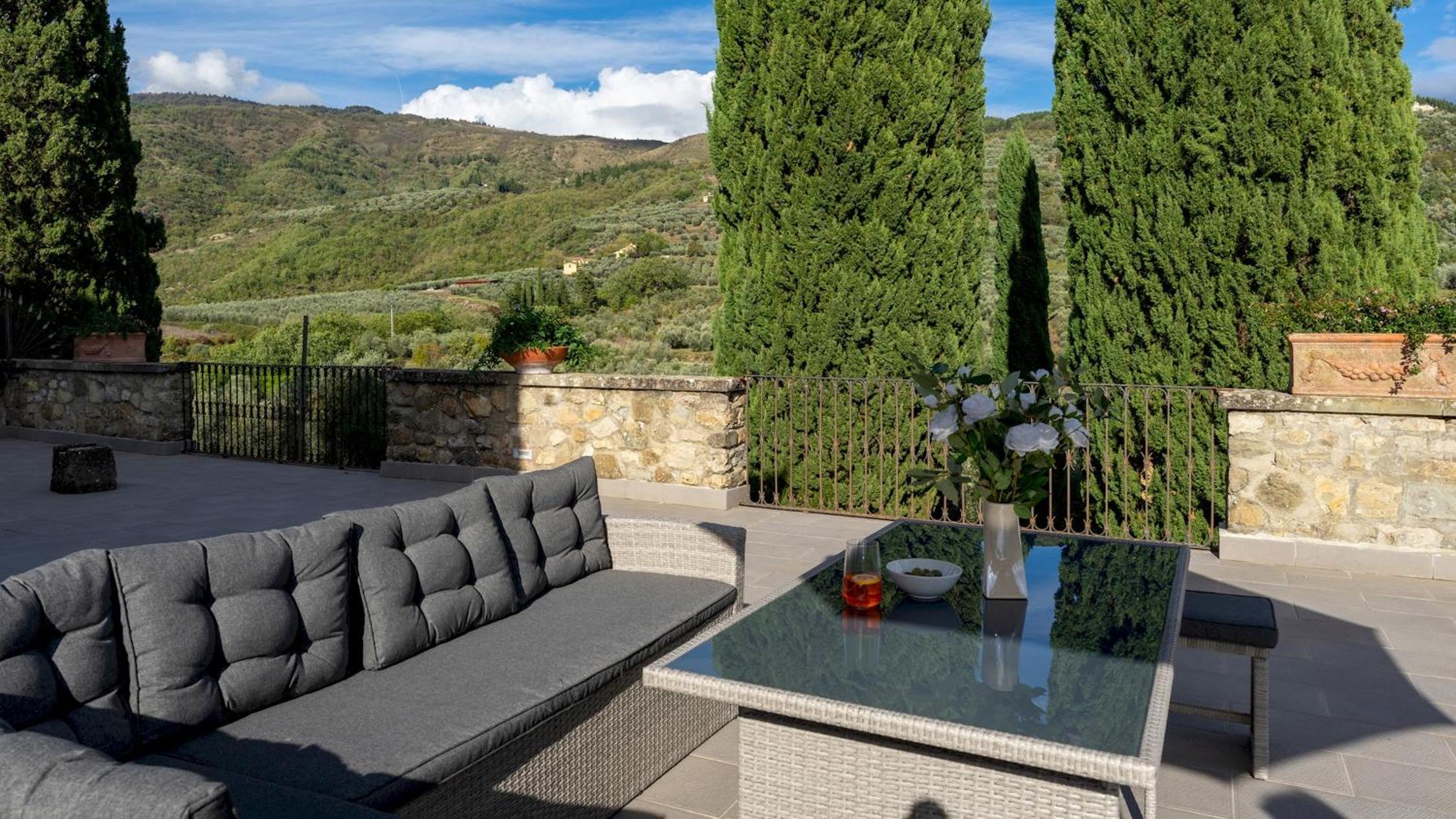 VILLA DE CERCHI 12, Emma Villas