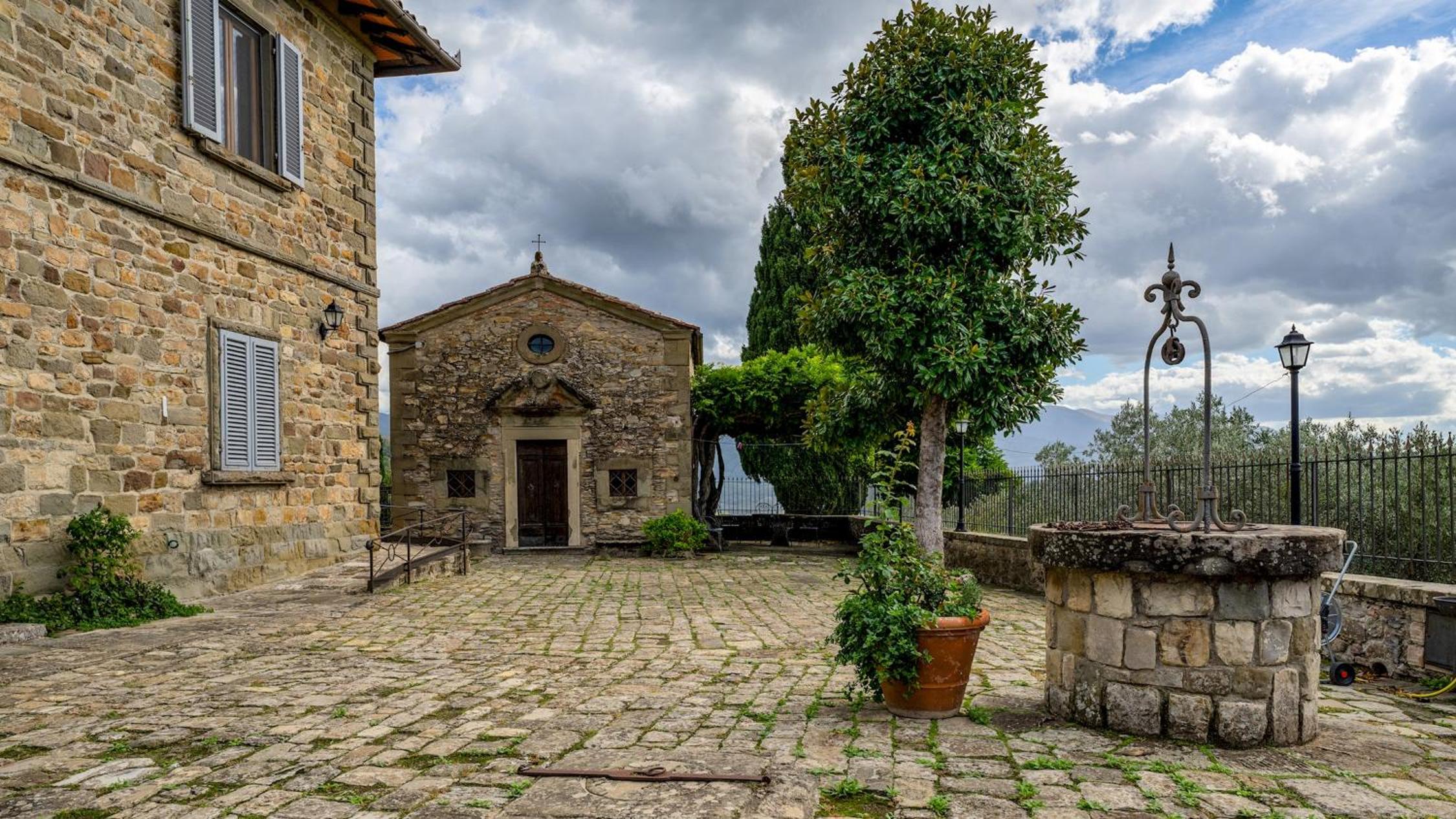 VILLA DE CERCHI 12, Emma Villas