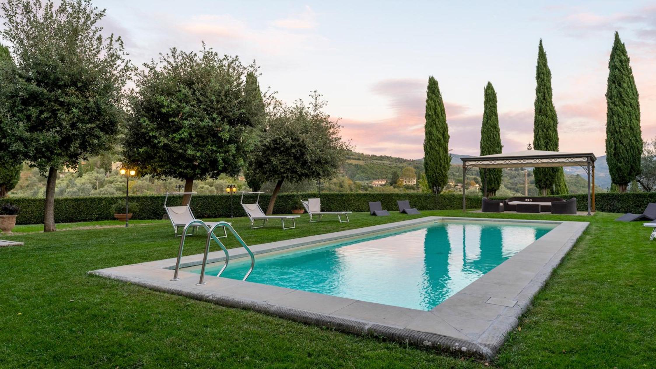 VILLA DE CERCHI 12, Emma Villas