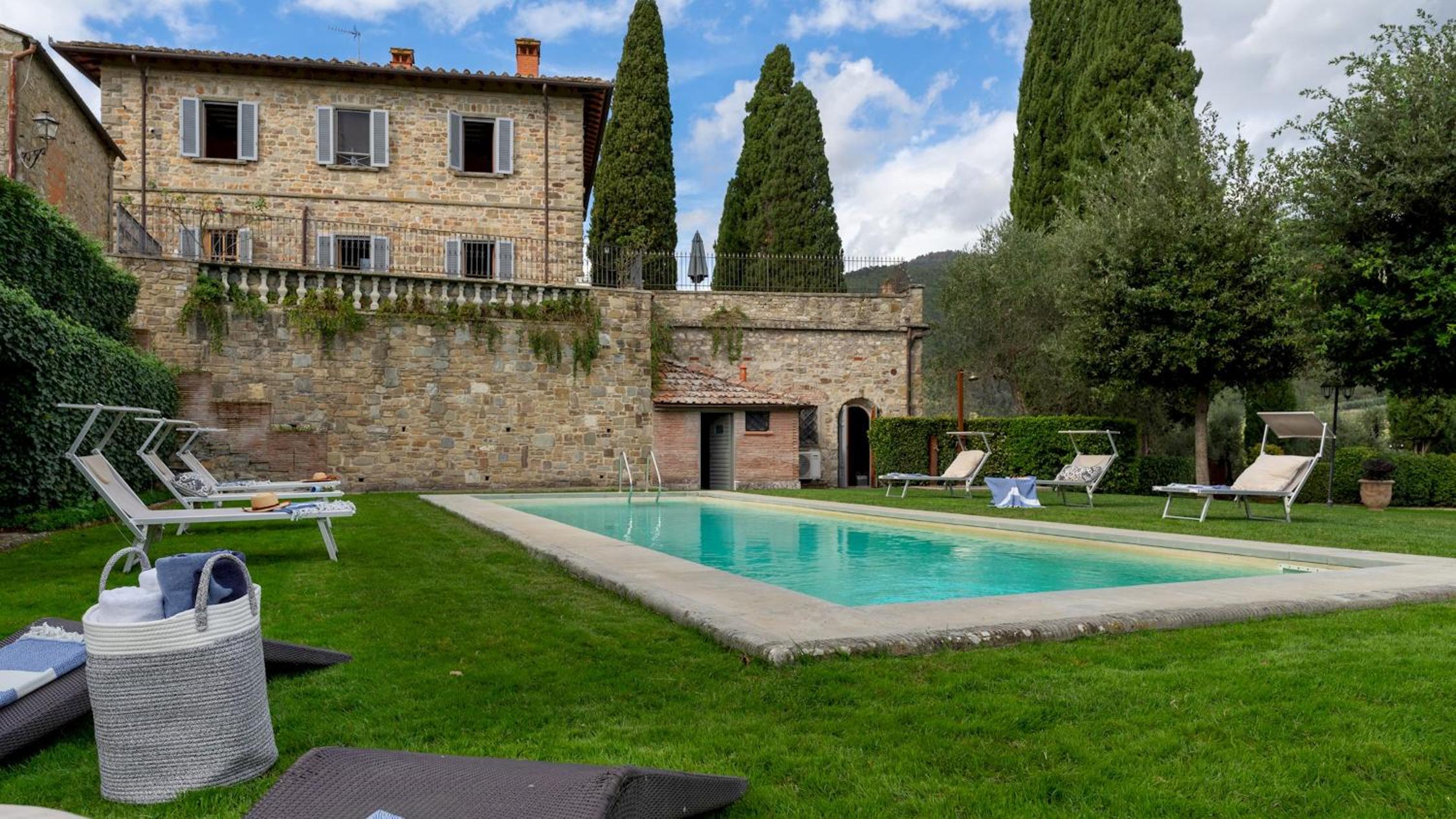 VILLA DE CERCHI 12, Emma Villas
