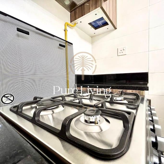 Pure Living - Magnificent Studio With Views of Burj Khalifa