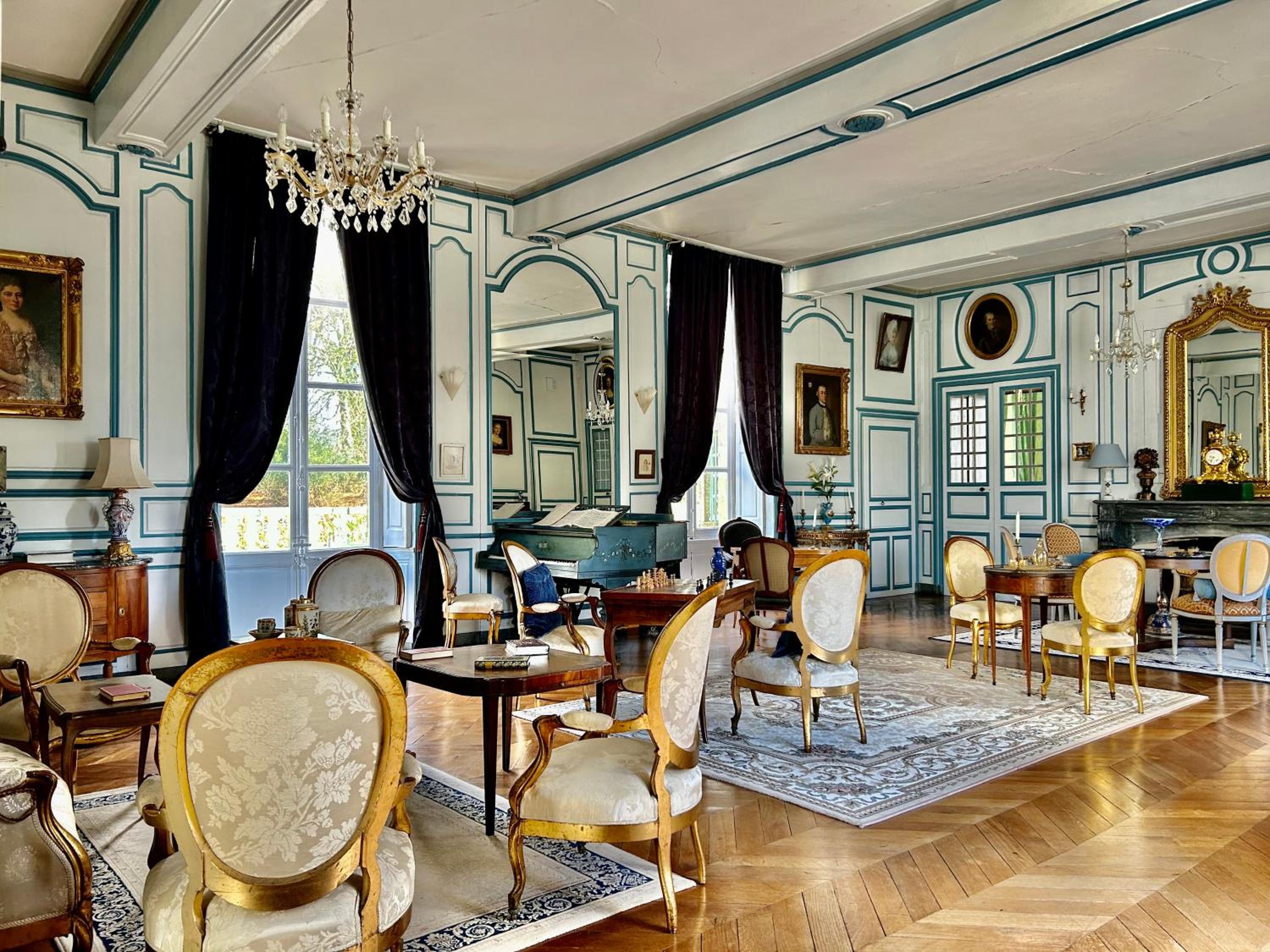 Château des Feugerets view 5