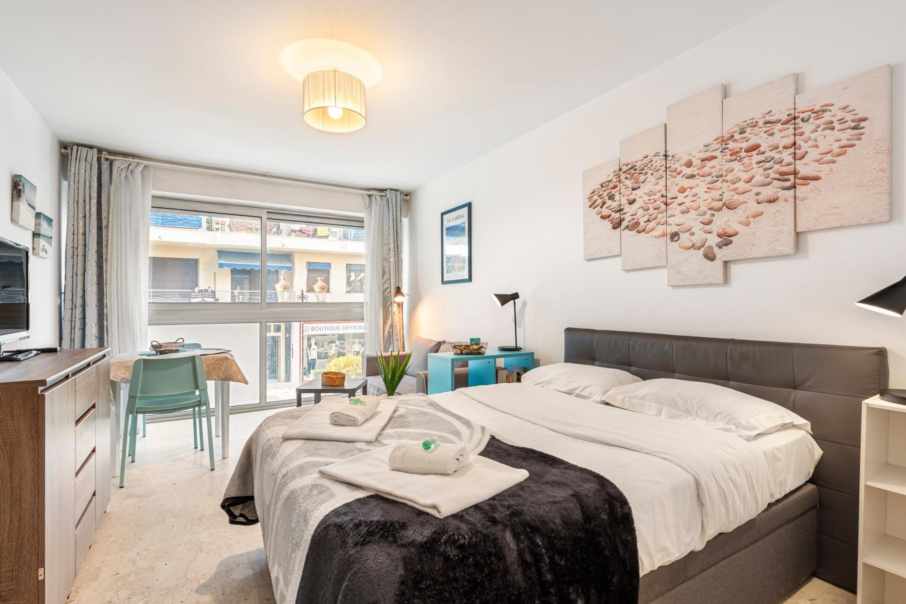 Studio Massenet Five stars holiday house view 2