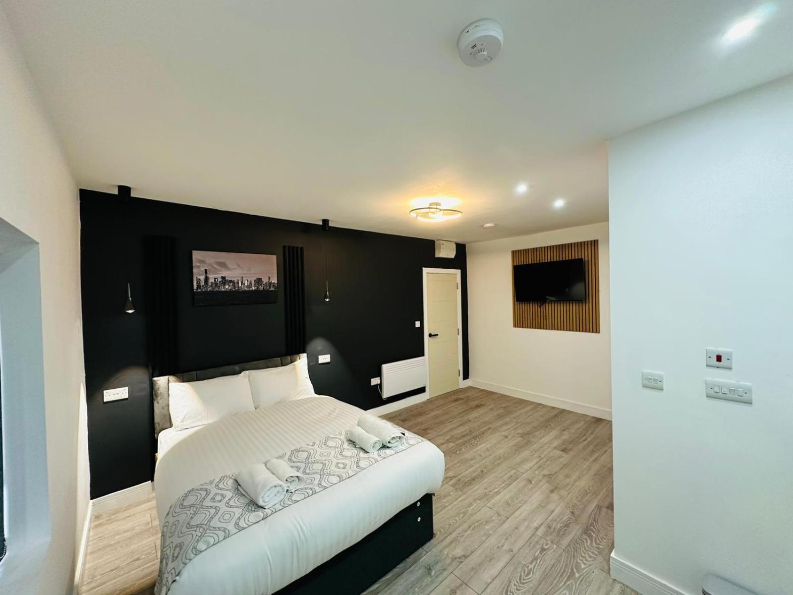 Hayes Vacations - SK Heathrow Hotel - Property Image 1