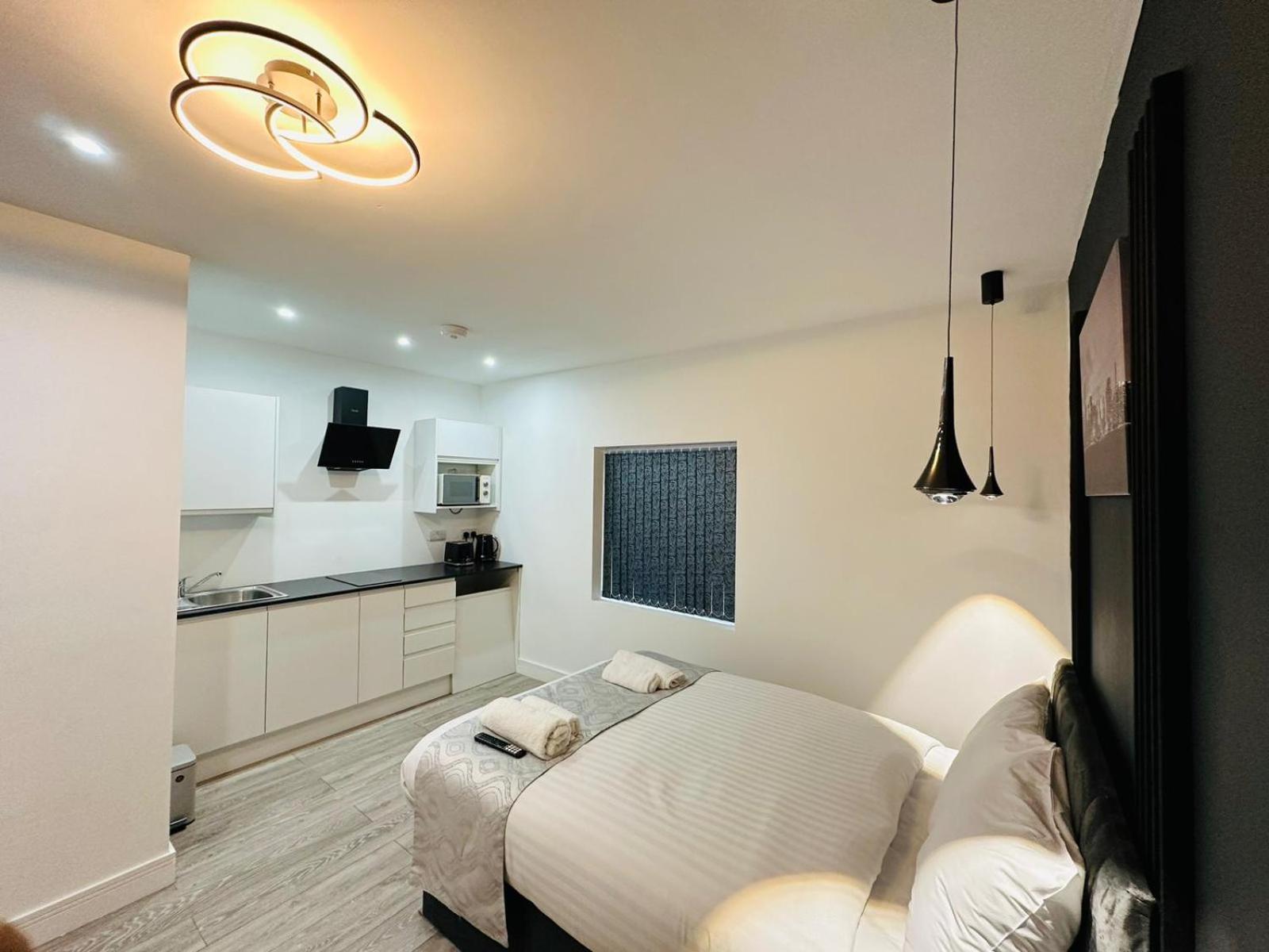 Hayes Vacations - SK Heathrow Hotel - Property Image 10