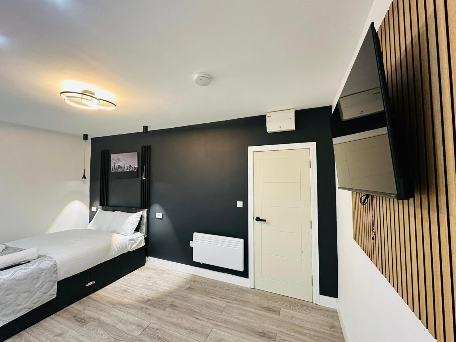 Hayes Vacations - SK Heathrow Hotel - Property Image 7