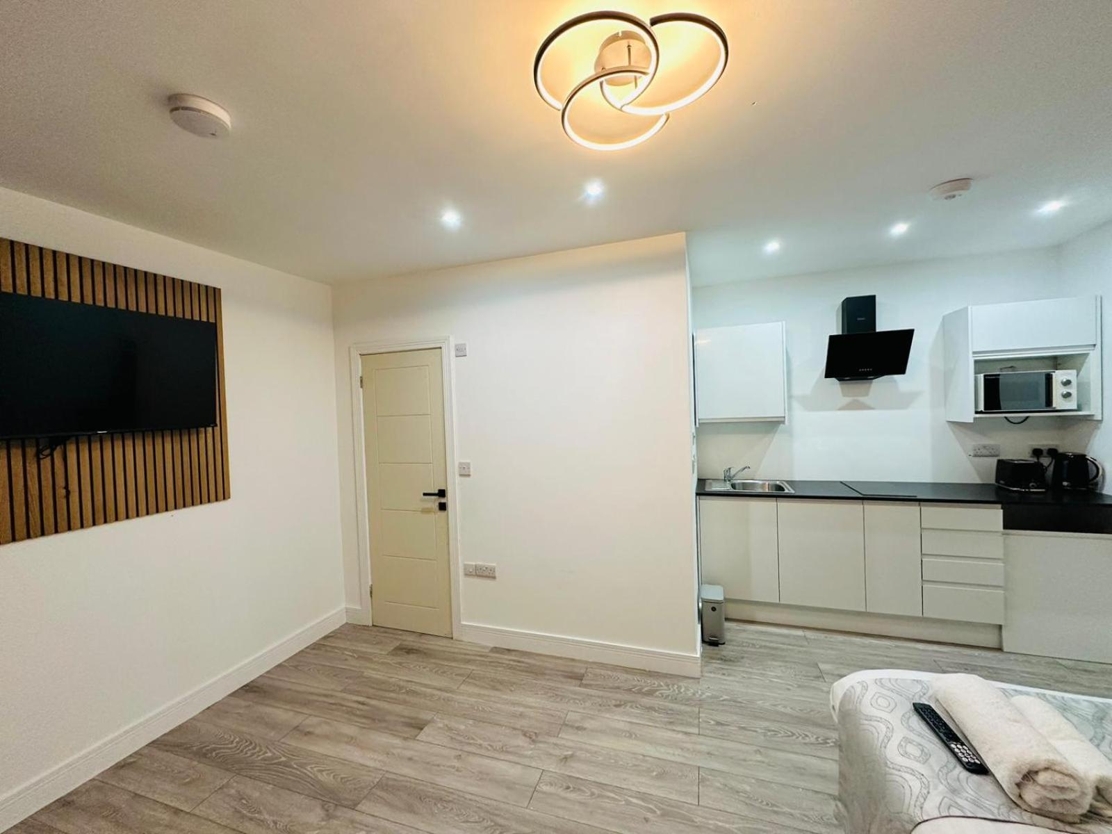 Hayes Vacations - SK Heathrow Hotel - Property Image 8