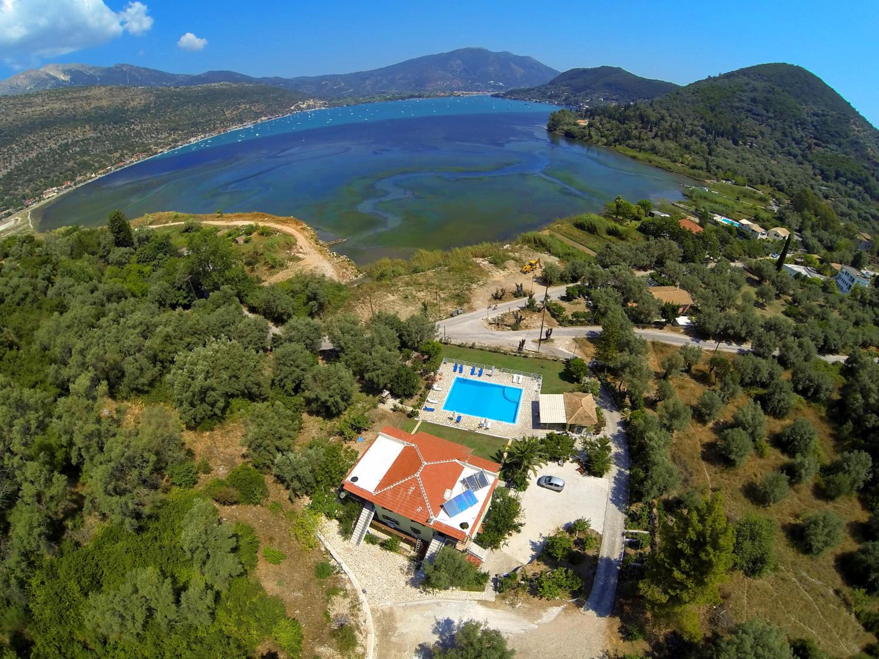 Vliho Bay Suites & Apartments