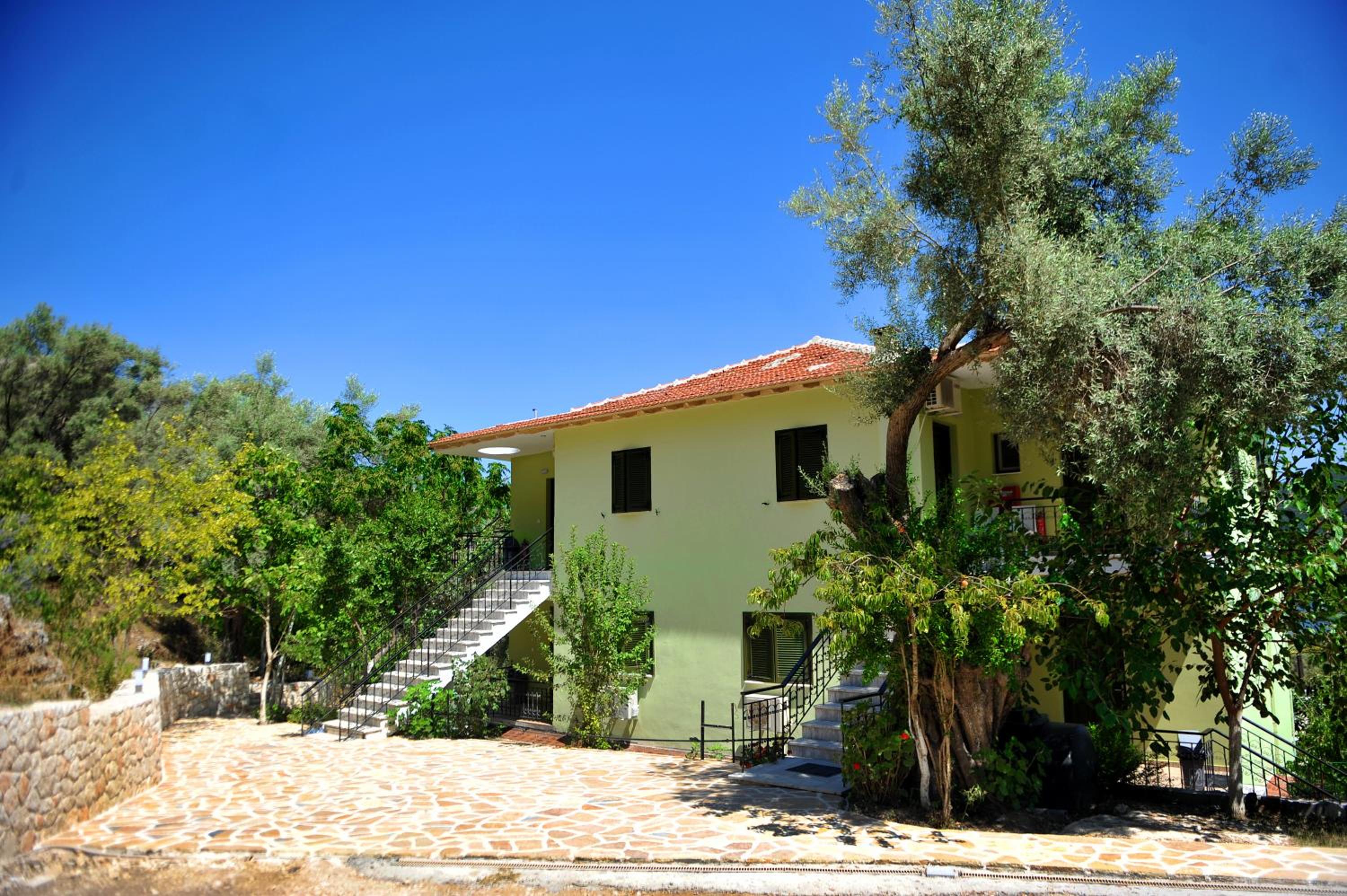 Vliho Bay Suites & Apartments
