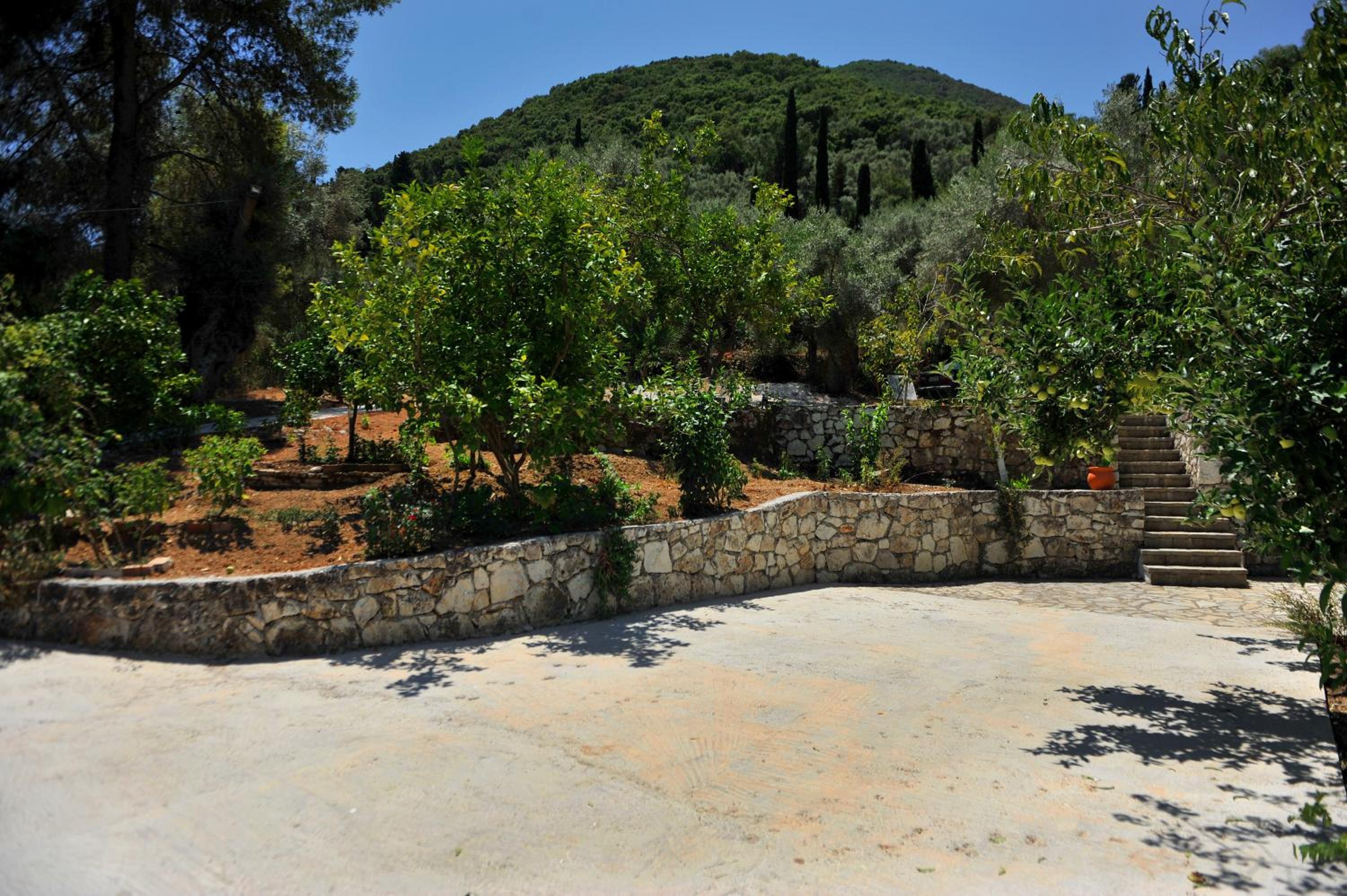 Vliho Bay Suites & Apartments