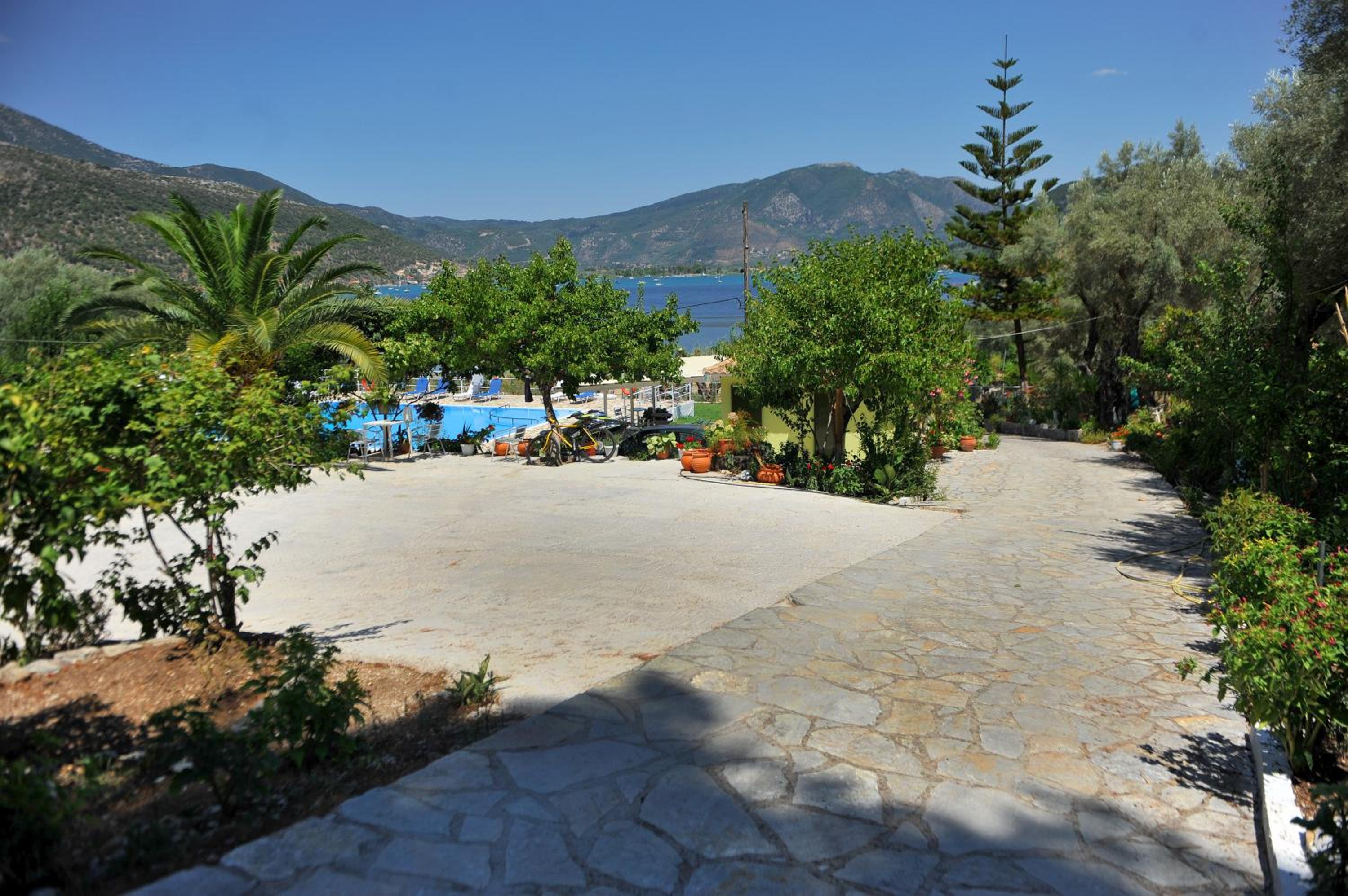 Vliho Bay Suites & Apartments