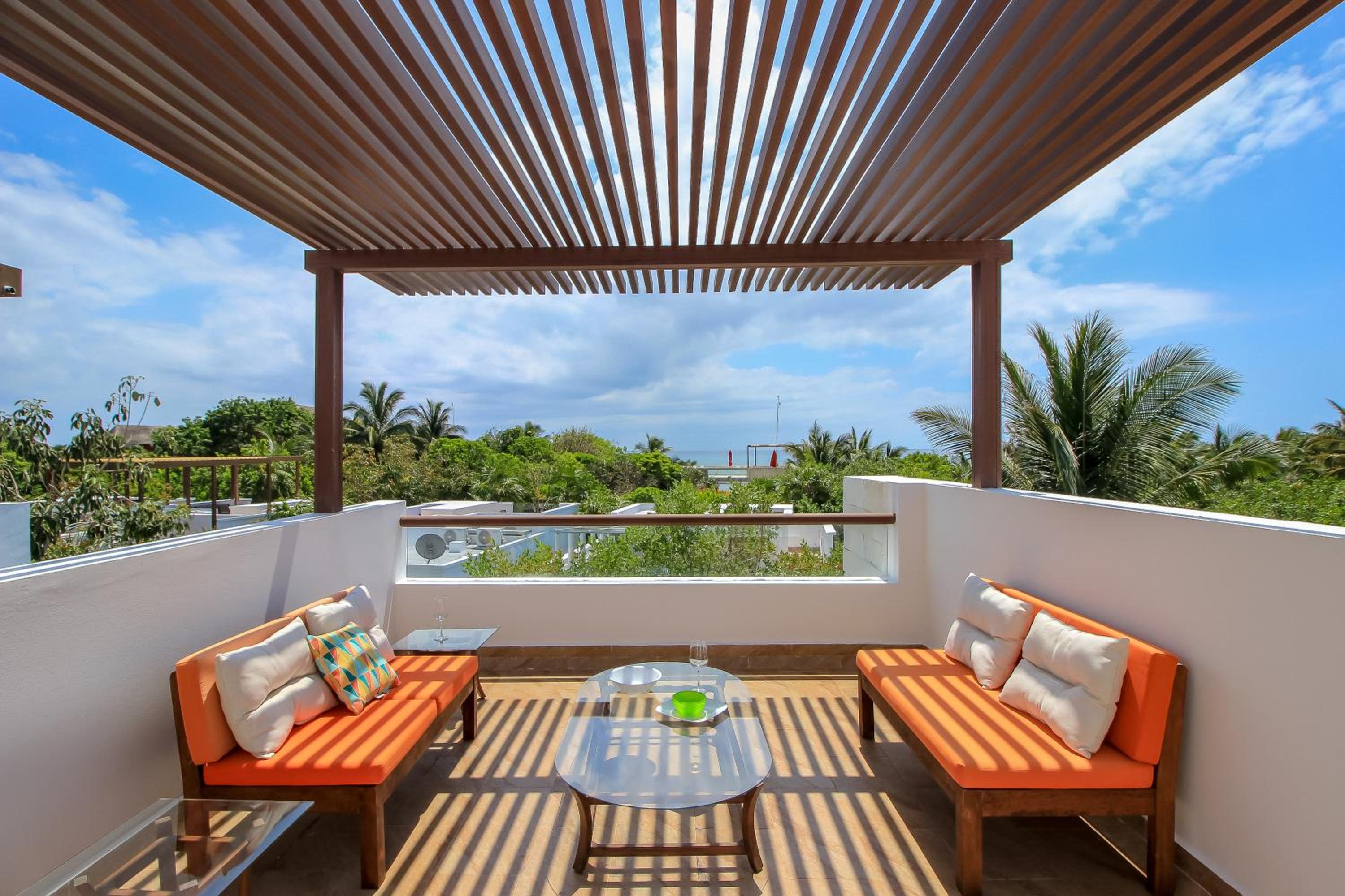 Stunning House Perfect for Large Groups Private Rooftop, Sunbeds and Hot Tub Close to the Beach view 5