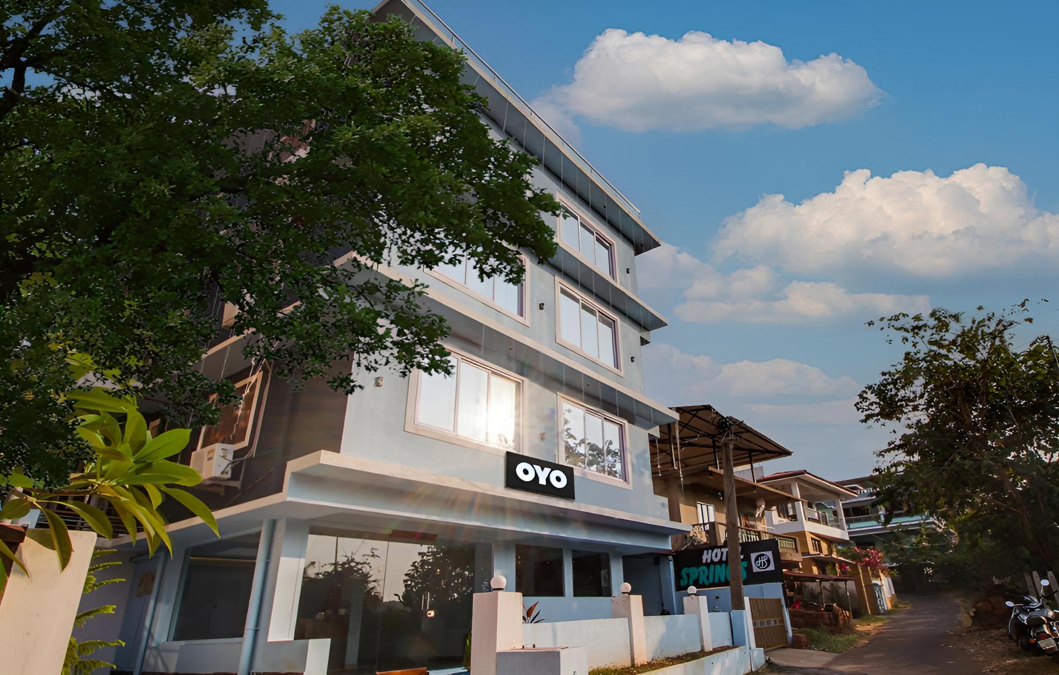 Super OYO Collection O Hotel Springs Near Mall De Goa