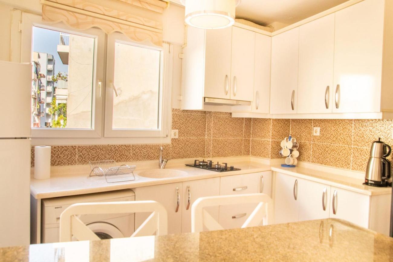 Vibrant and Central Flat near Kordon in Alsancak view 3