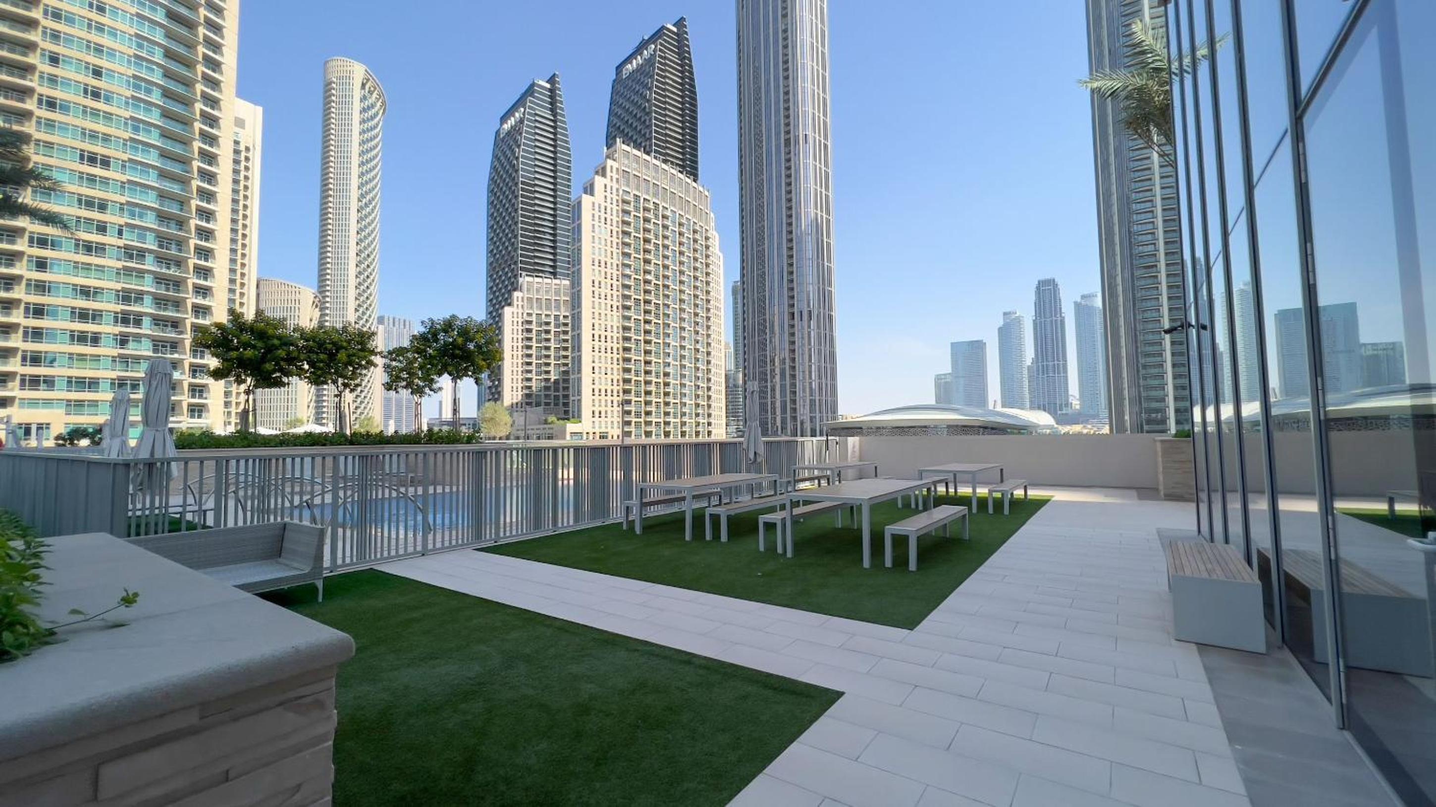 HomesGetaway - Lovely 2BR in Downtown Views II