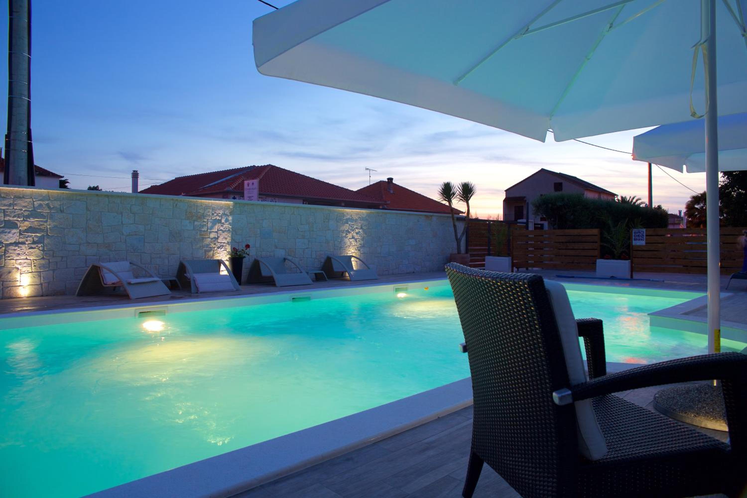 Banić Apartments with pool
