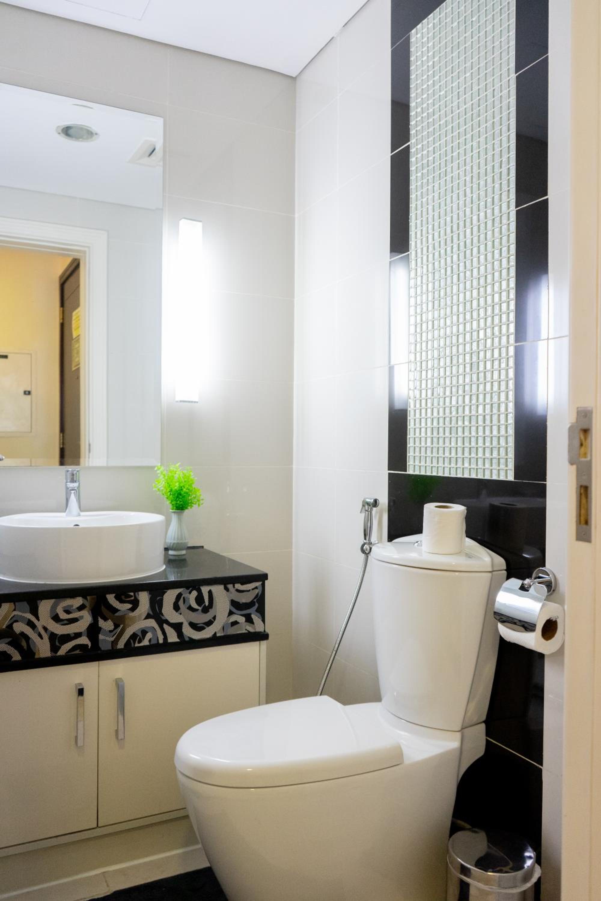 Elegant Apartment with Burj Khalifa View, Downtown