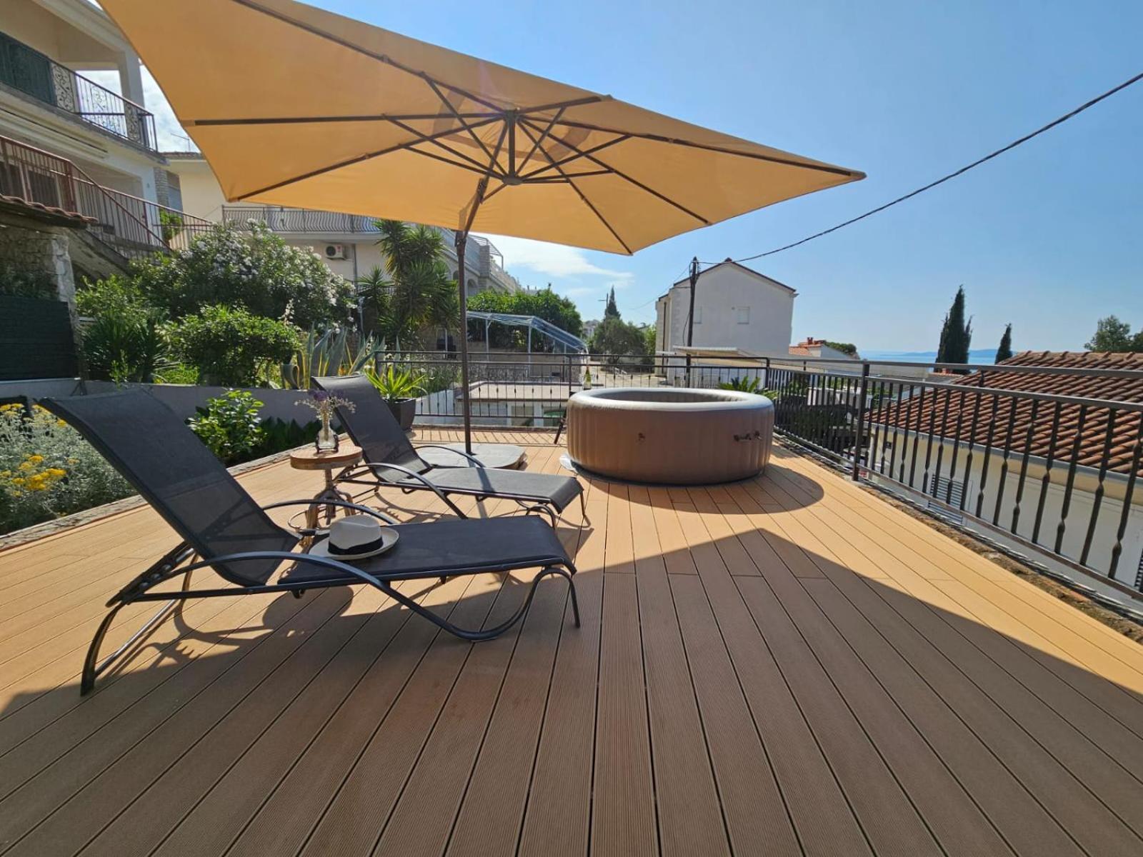 Paradiso Apartment with Private Jacuzzi and Terrace