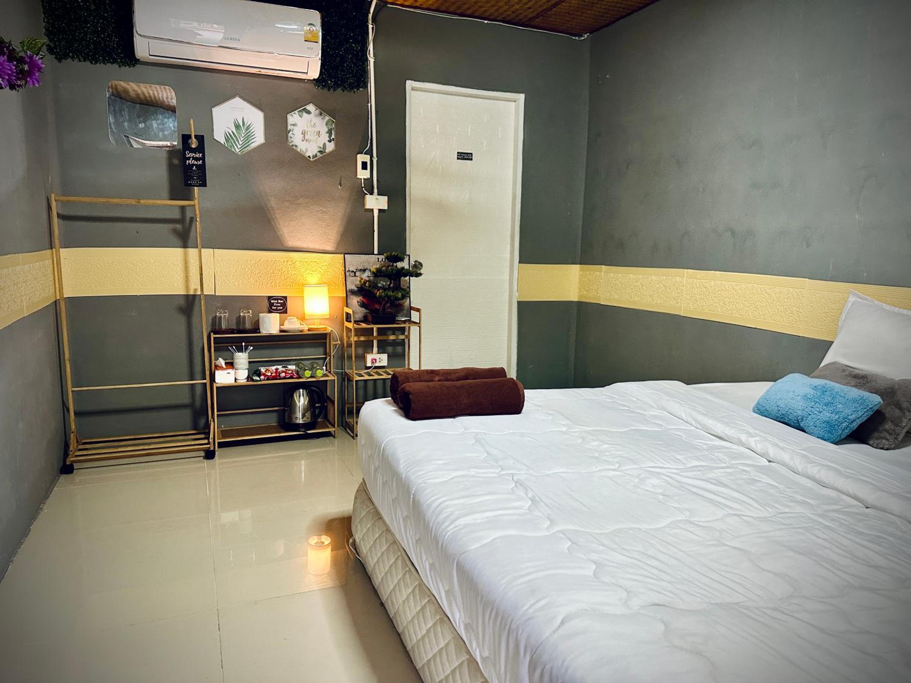 Walking street hostel & homestay at Haadrin
