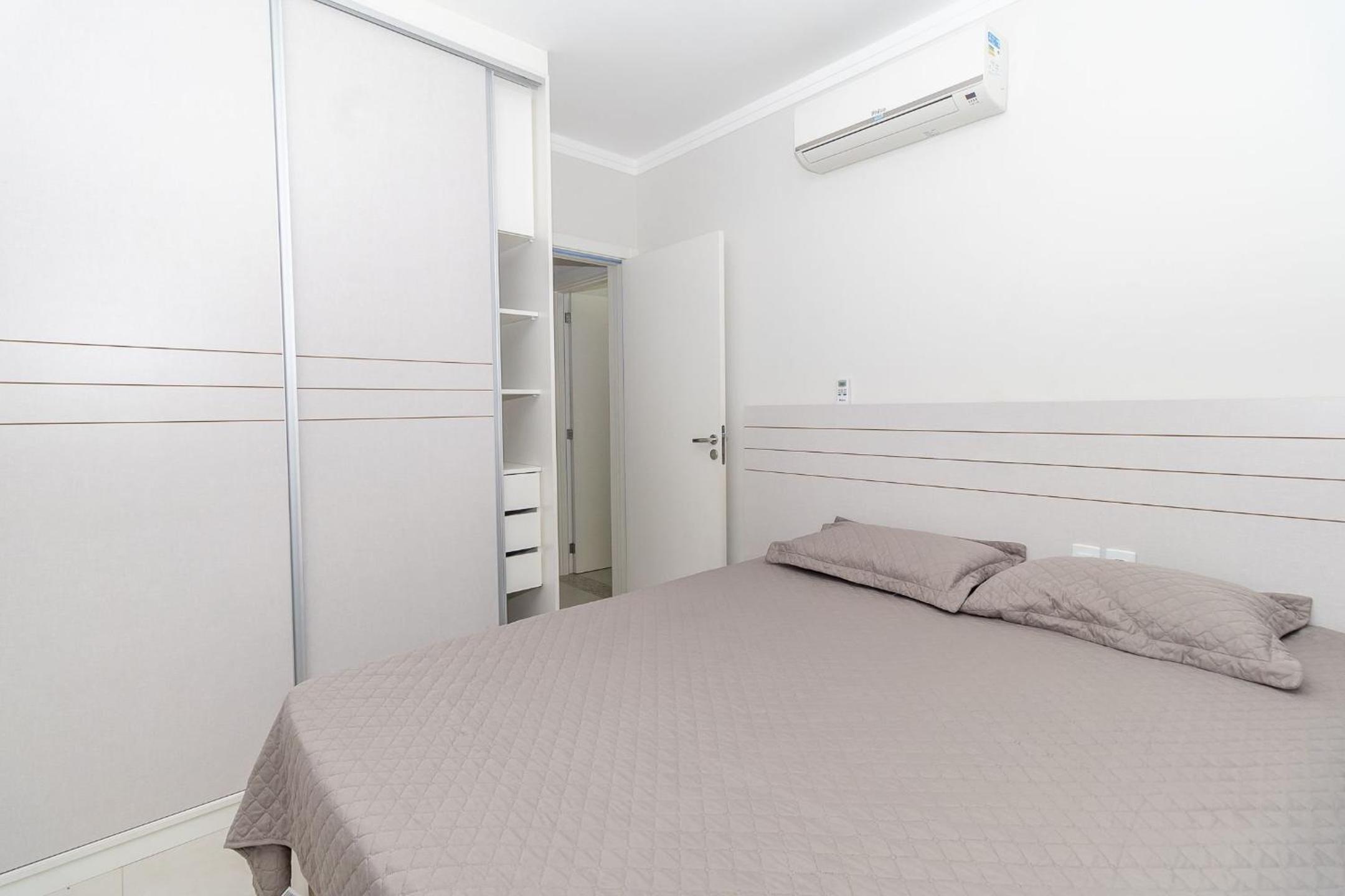 364 - Apartamento em Bombas com piscina