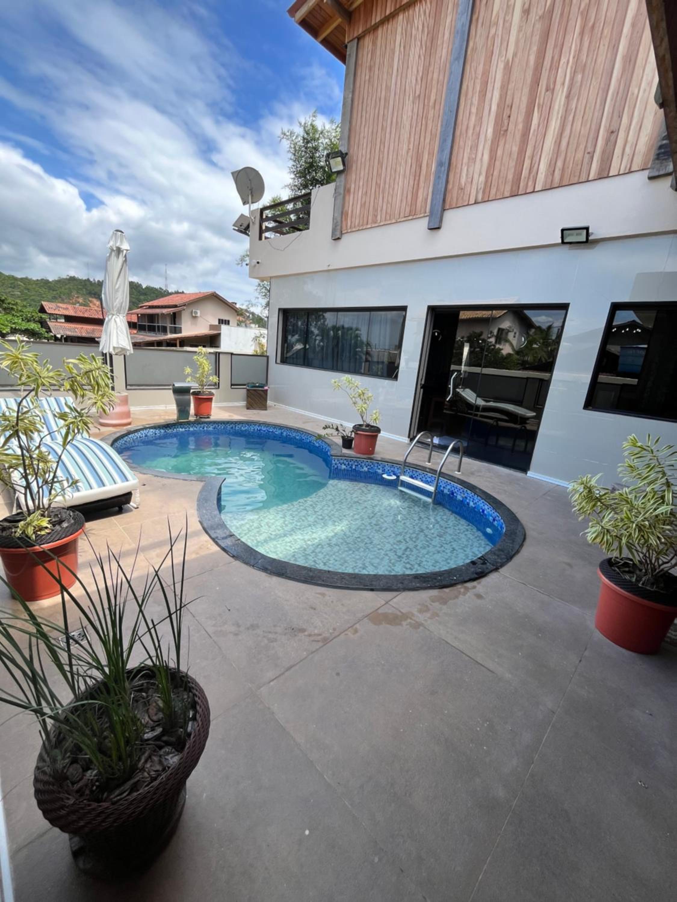 Praia de São Miguel - Penha - SC - Casa com piscina a 200 mts da praia