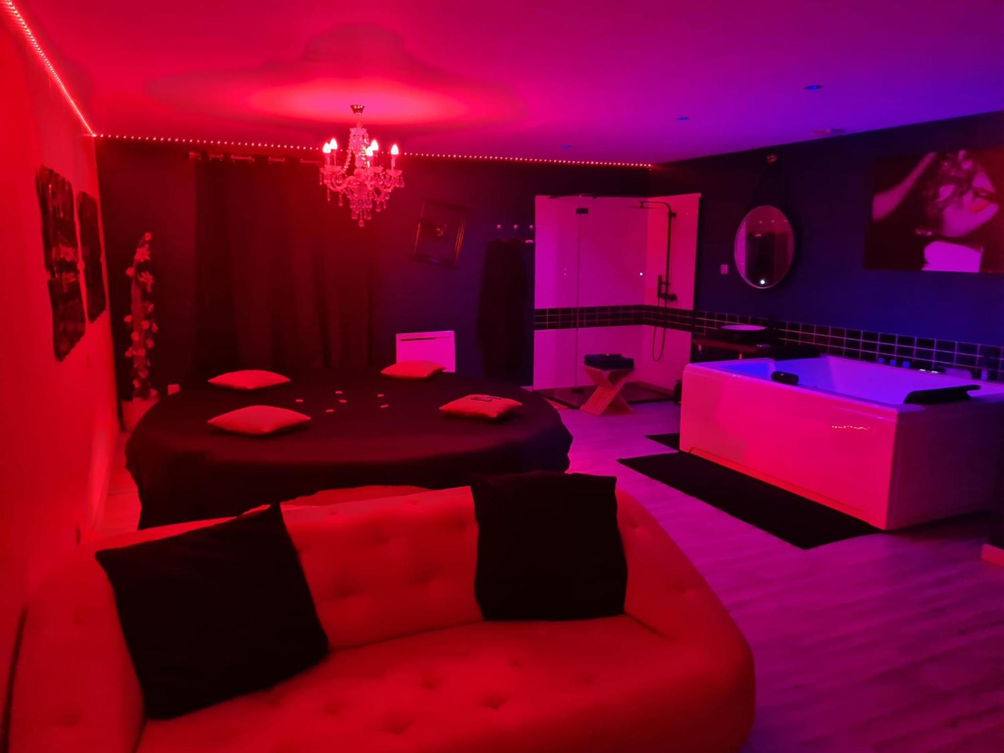 Nuit insolite-Room Love view 2