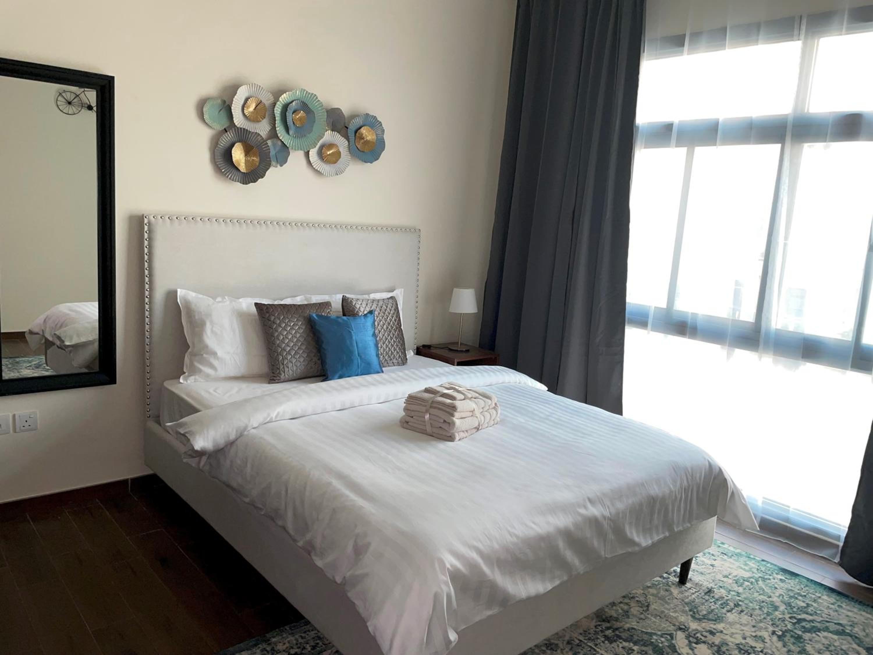 Elite LUX Holiday Homes - Two Bedroom Apartment Direct Metro Access in Al Furjan, Dubai