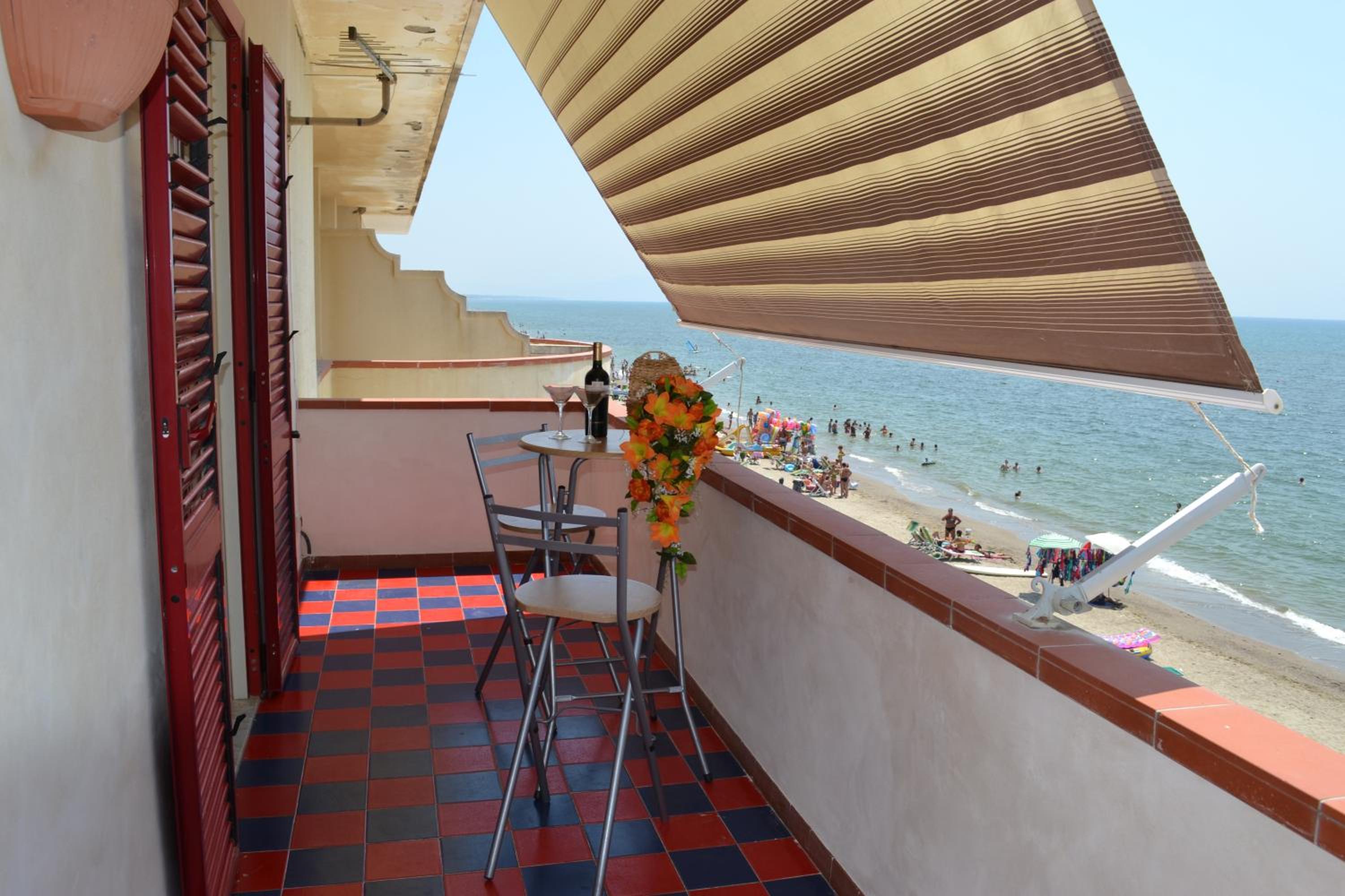 casa vacanze dei navigatori on the sea photo 2