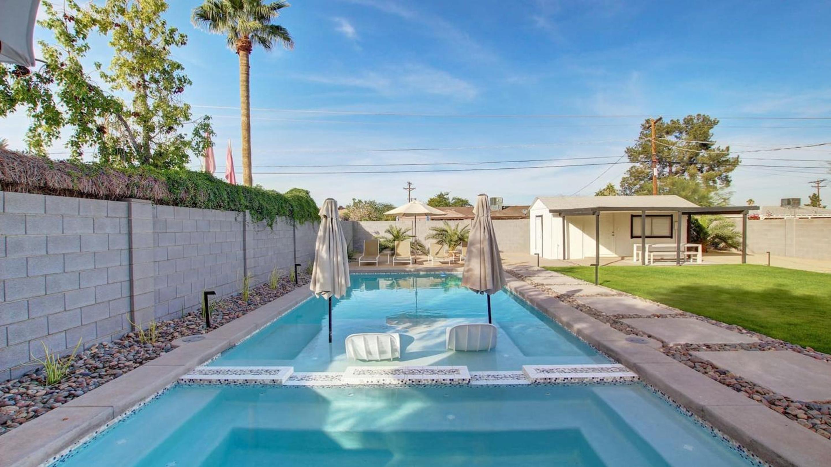 Scottsdale Mid Century Modern wSparkling Pool view 4
