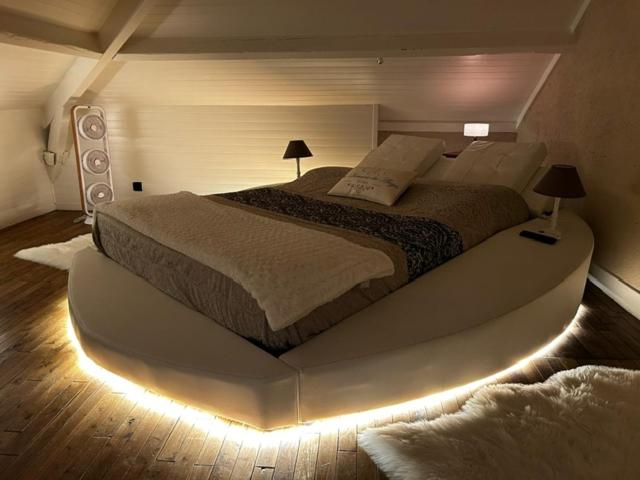 Au domaine des anges Gites avec Jacuzzi privatif dans la chambre