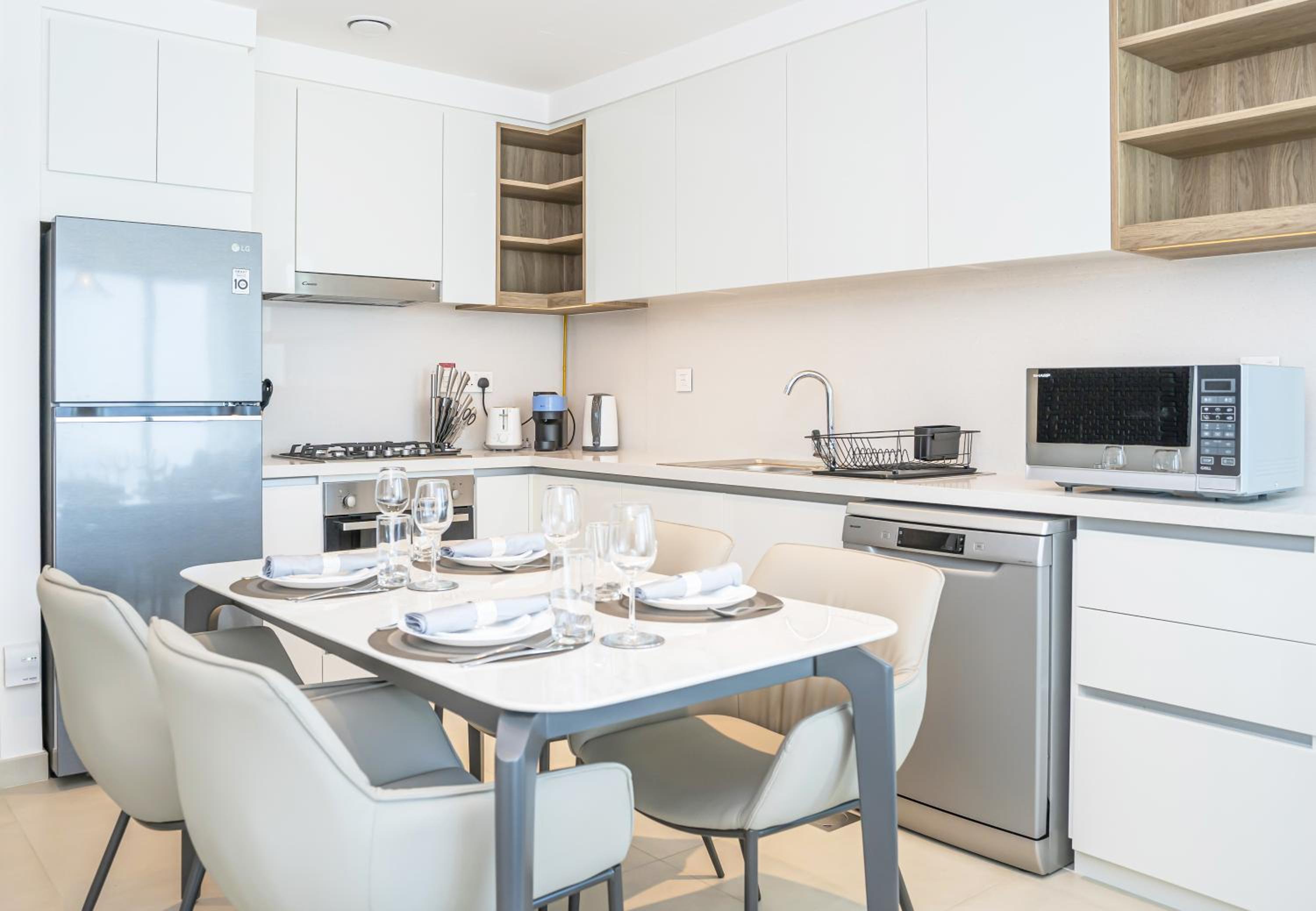 HomesGetaway - Lovely 2BR in Downtown Views II