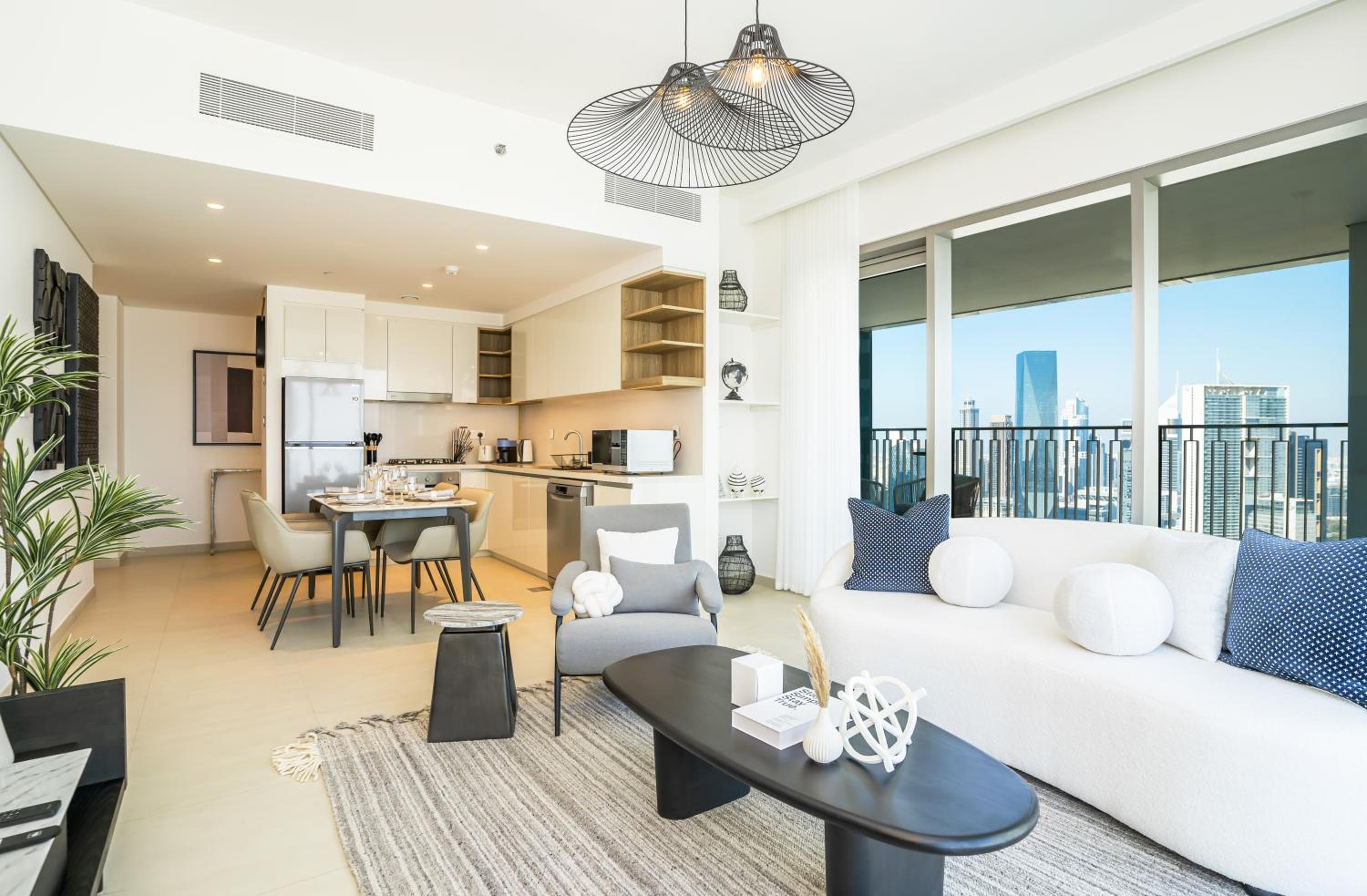 HomesGetaway - Lovely 2BR in Downtown Views II