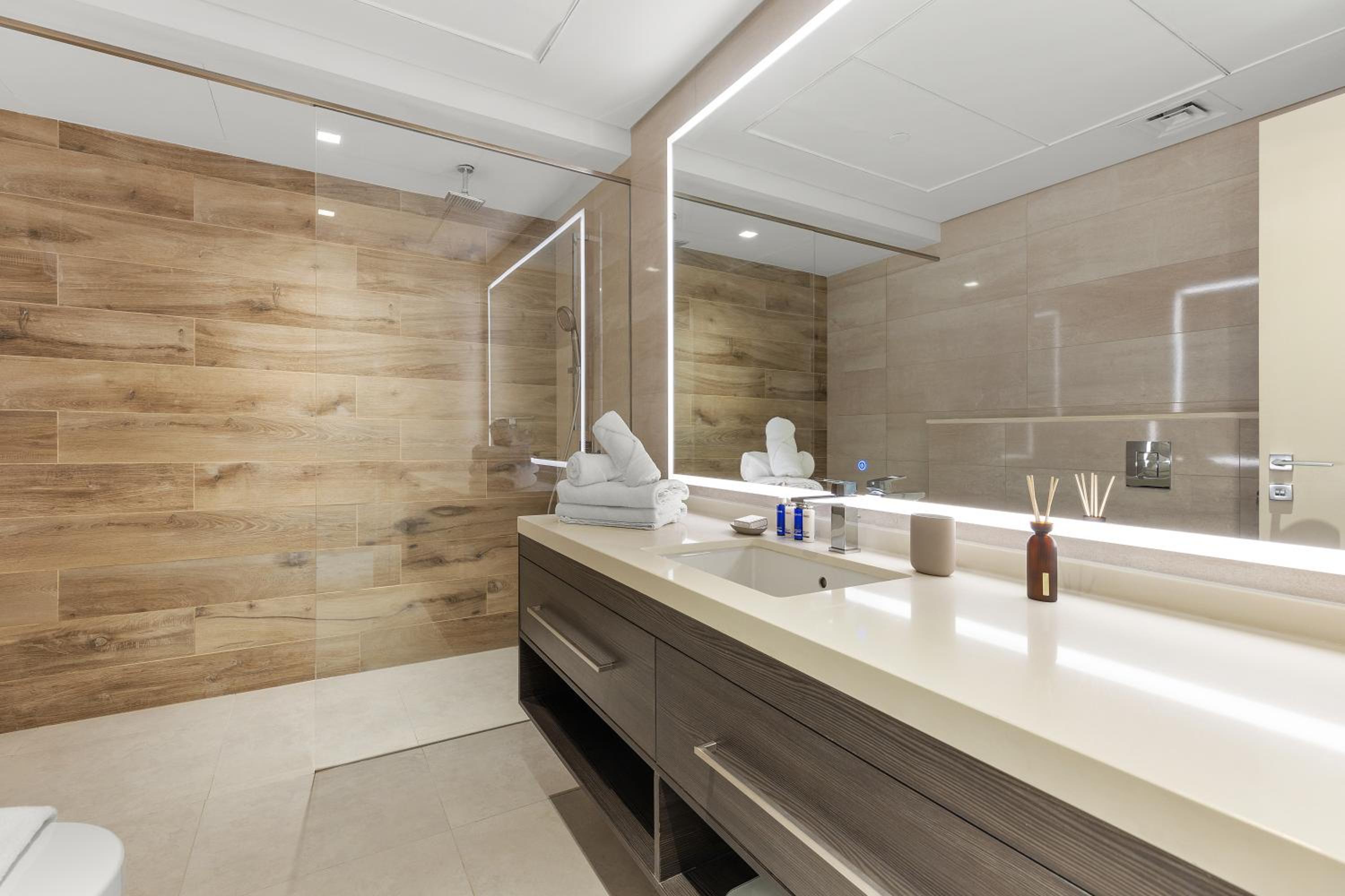 Maison Privee - Trendy Apt w/ Dazzling Vws & Top-Class Facilities