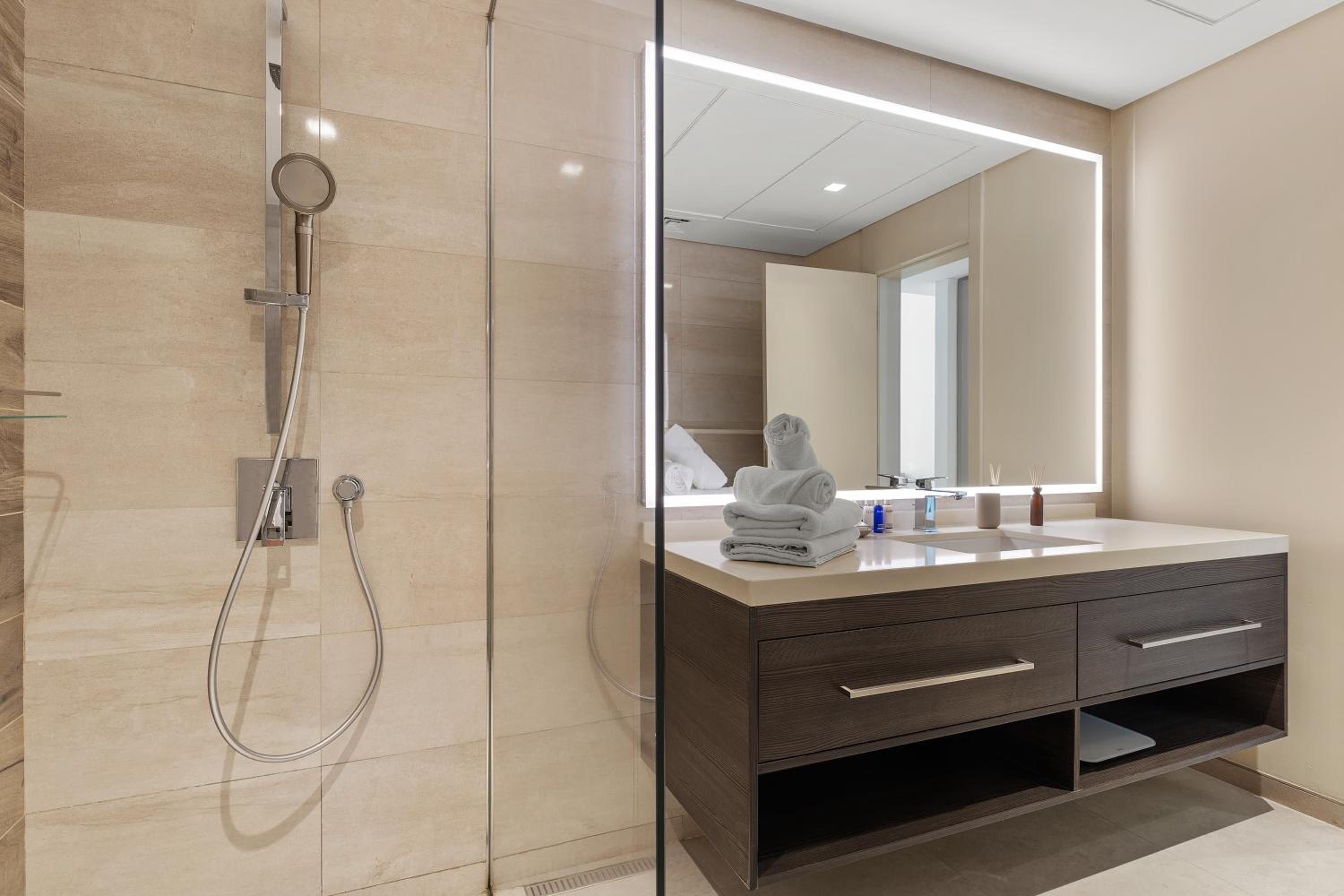 Maison Privee - Trendy Apt w/ Dazzling Vws & Top-Class Facilities