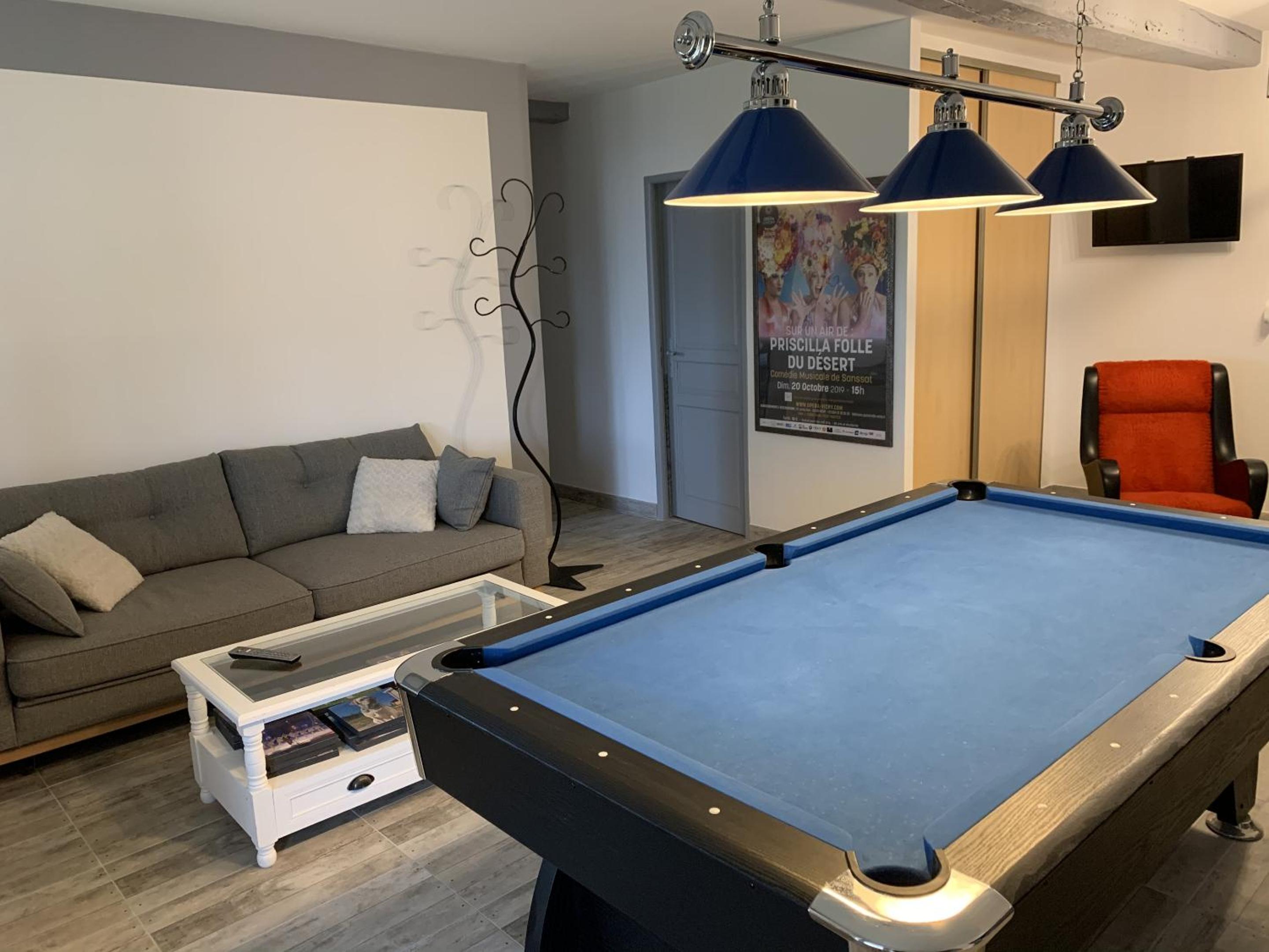 Maison Piscine et Jacuzzi view 3